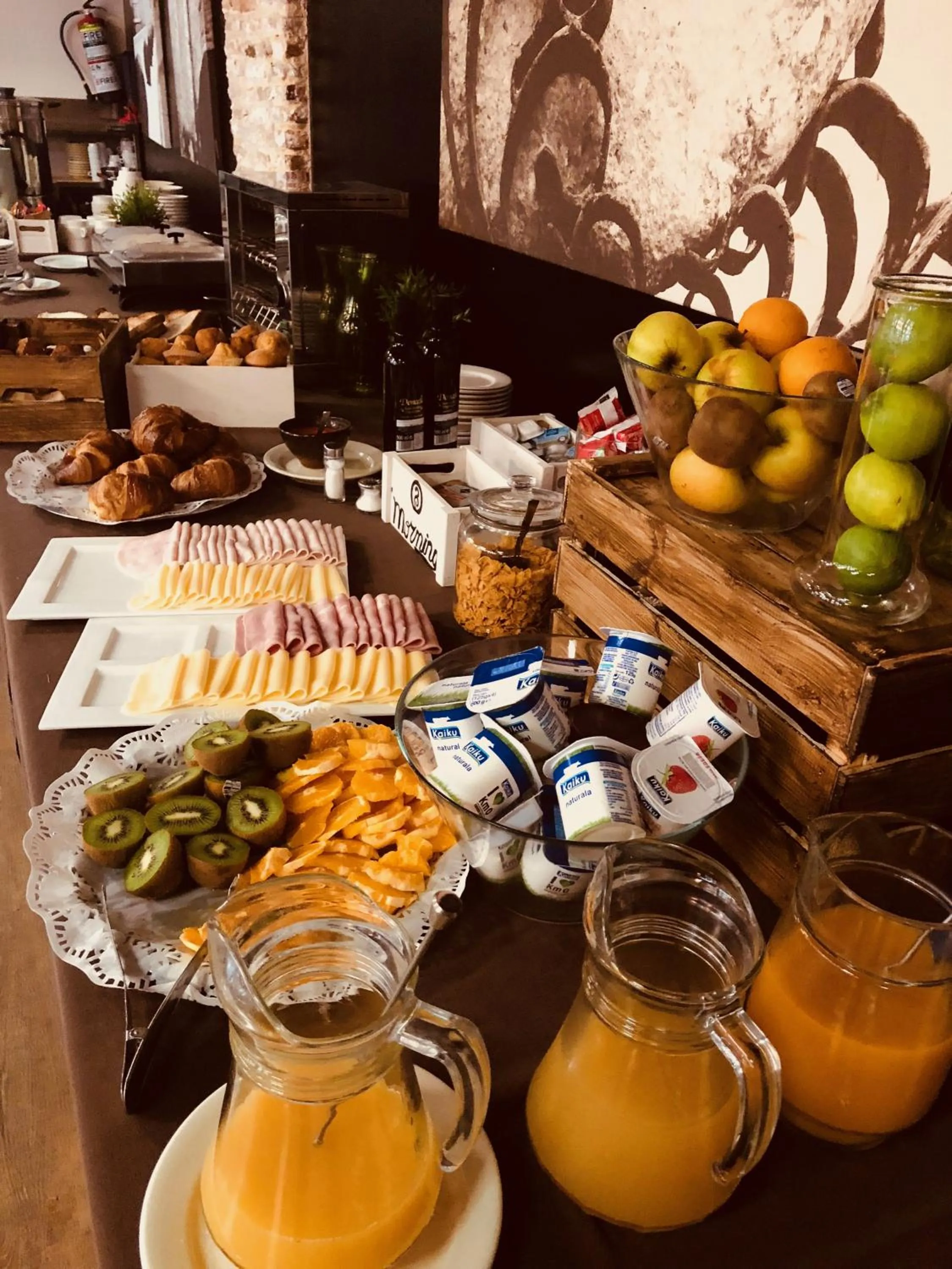 Breakfast in Hotel Cienbalcones