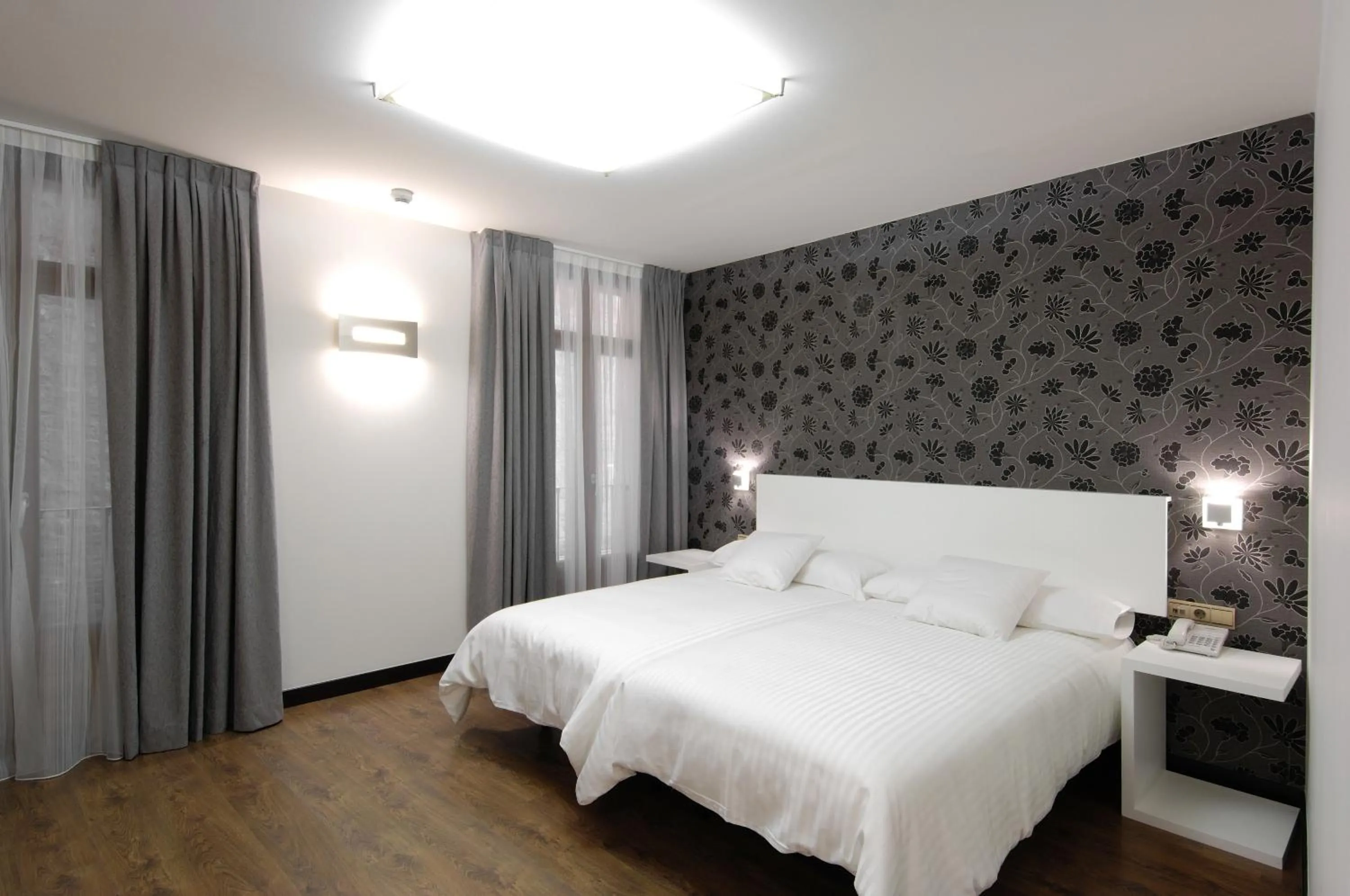 Bed in Hotel Cienbalcones