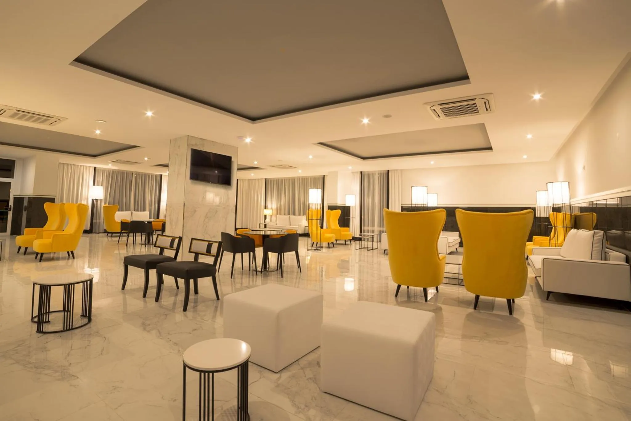 Communal lounge/ TV room in Flor Da Rocha