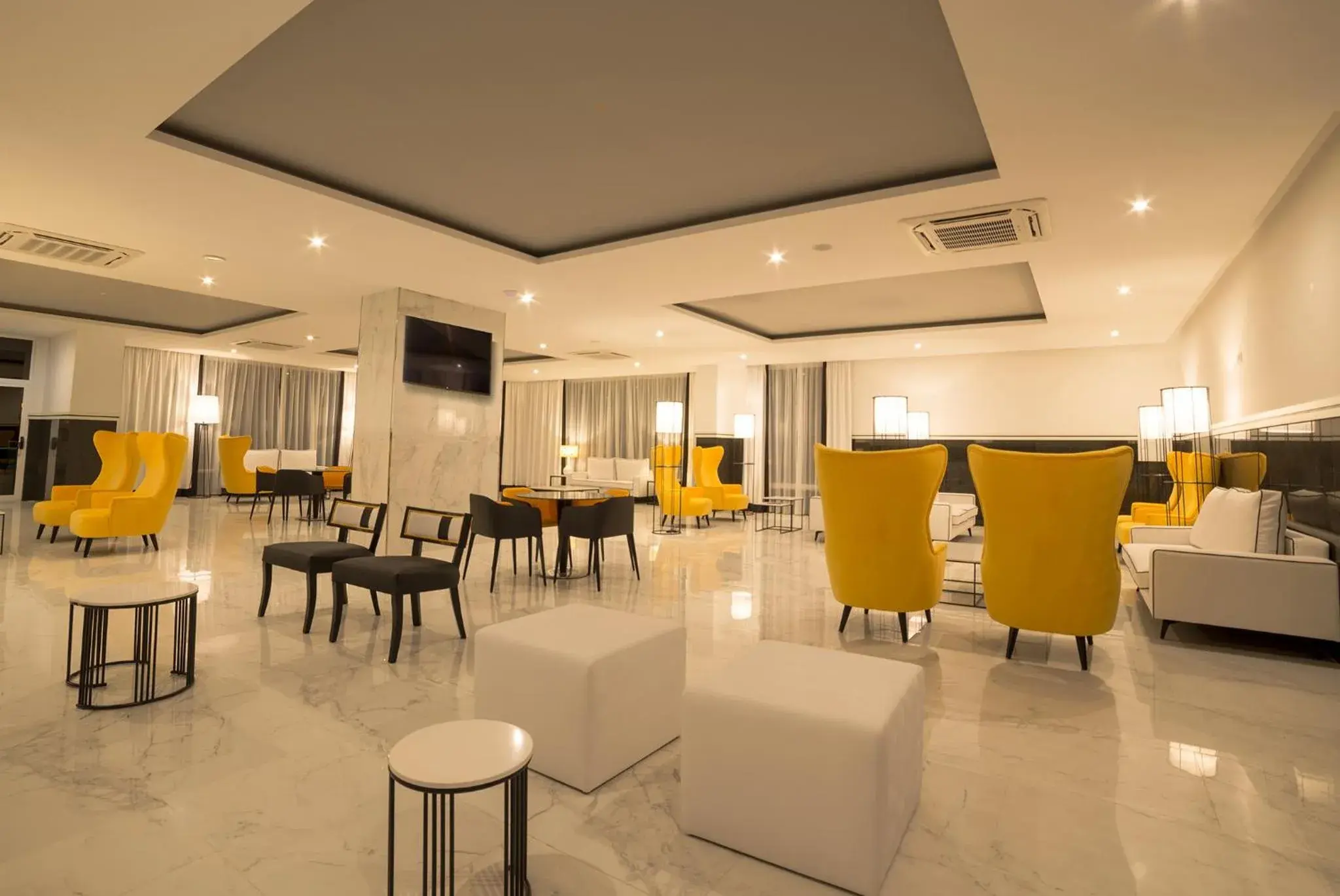 Communal lounge/ TV room in Flor Da Rocha Communal lounge/ TV room in Flor Da Rocha