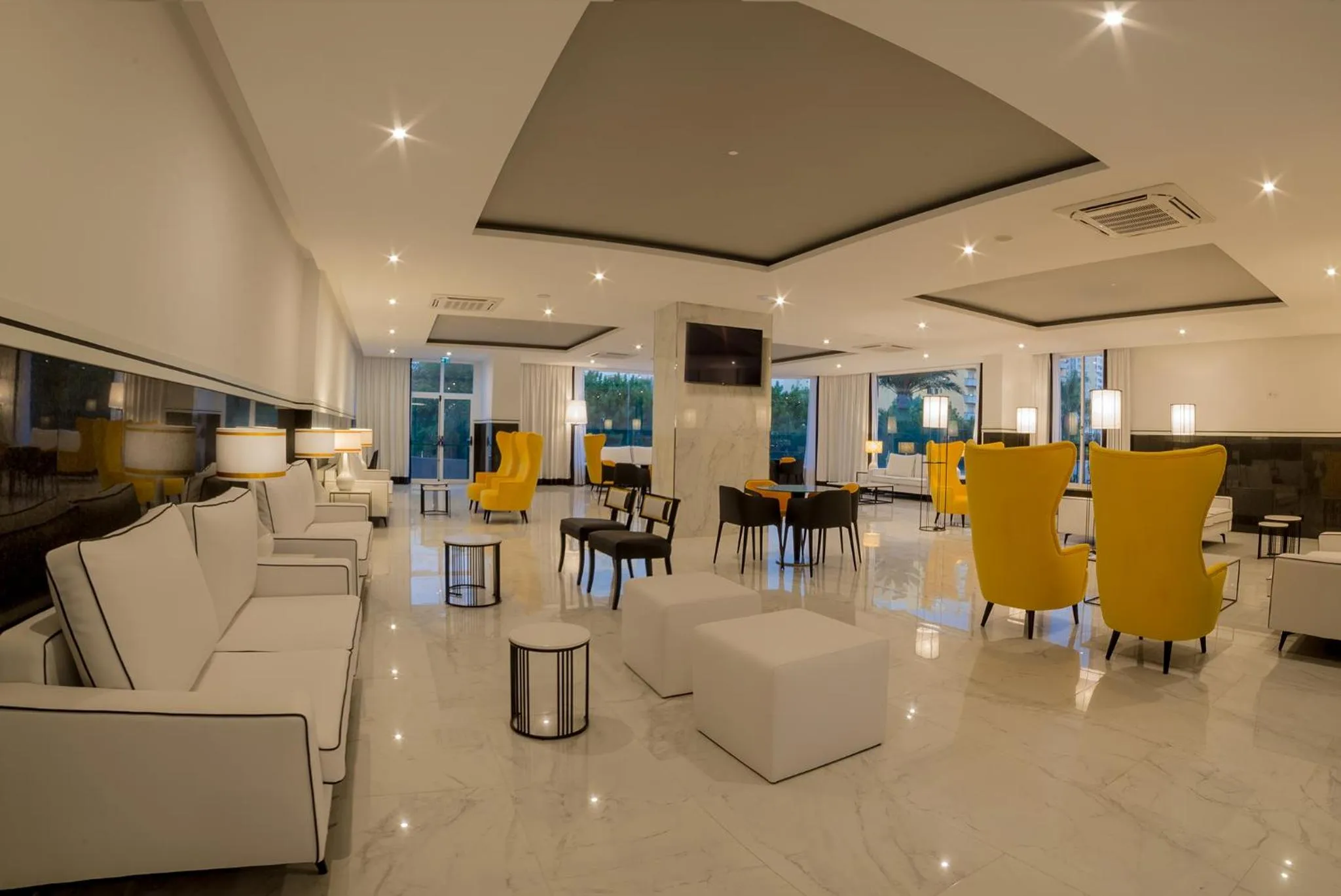 Communal lounge/ TV room in Flor Da Rocha