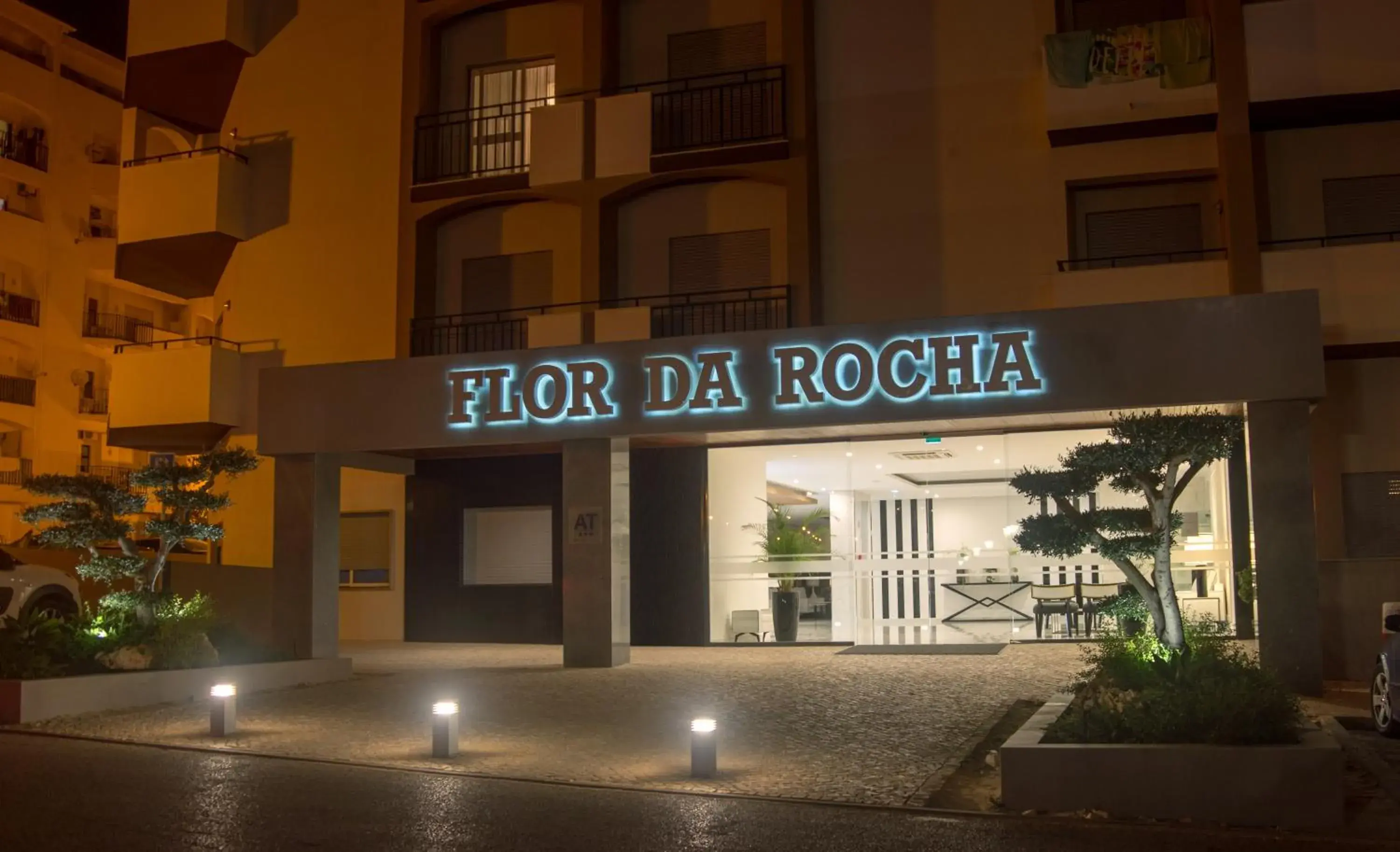 Facade/entrance in Flor Da Rocha Facade/entrance in Flor Da Rocha