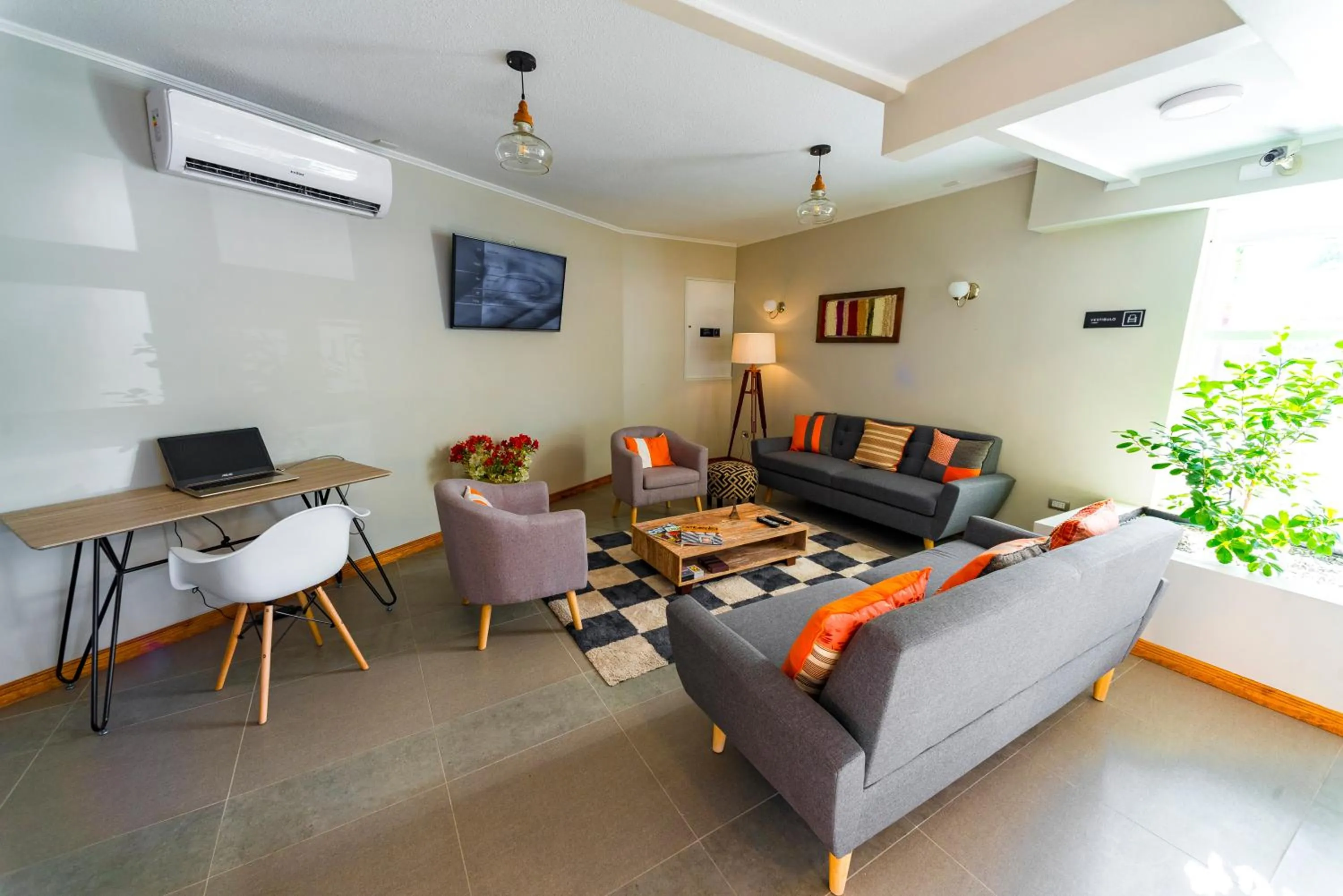 Communal lounge/ TV room in Hotel Insigne