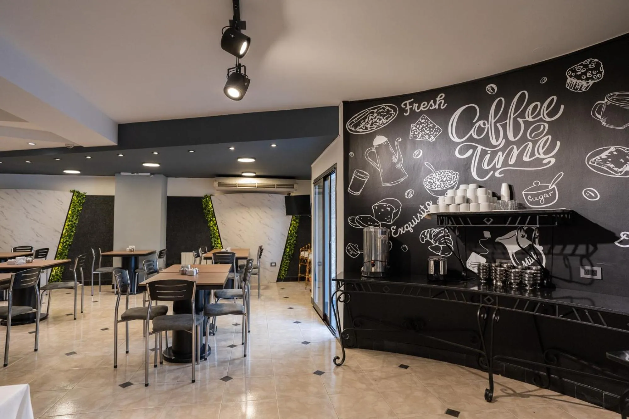 Food and drinks in Hotel Marilian