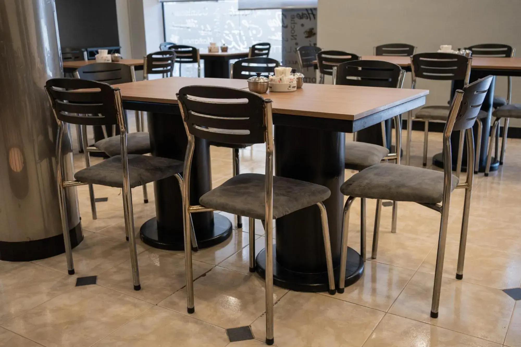 Restaurant/places to eat in Hotel Marilian Restaurant/places to eat in Hotel Marilian