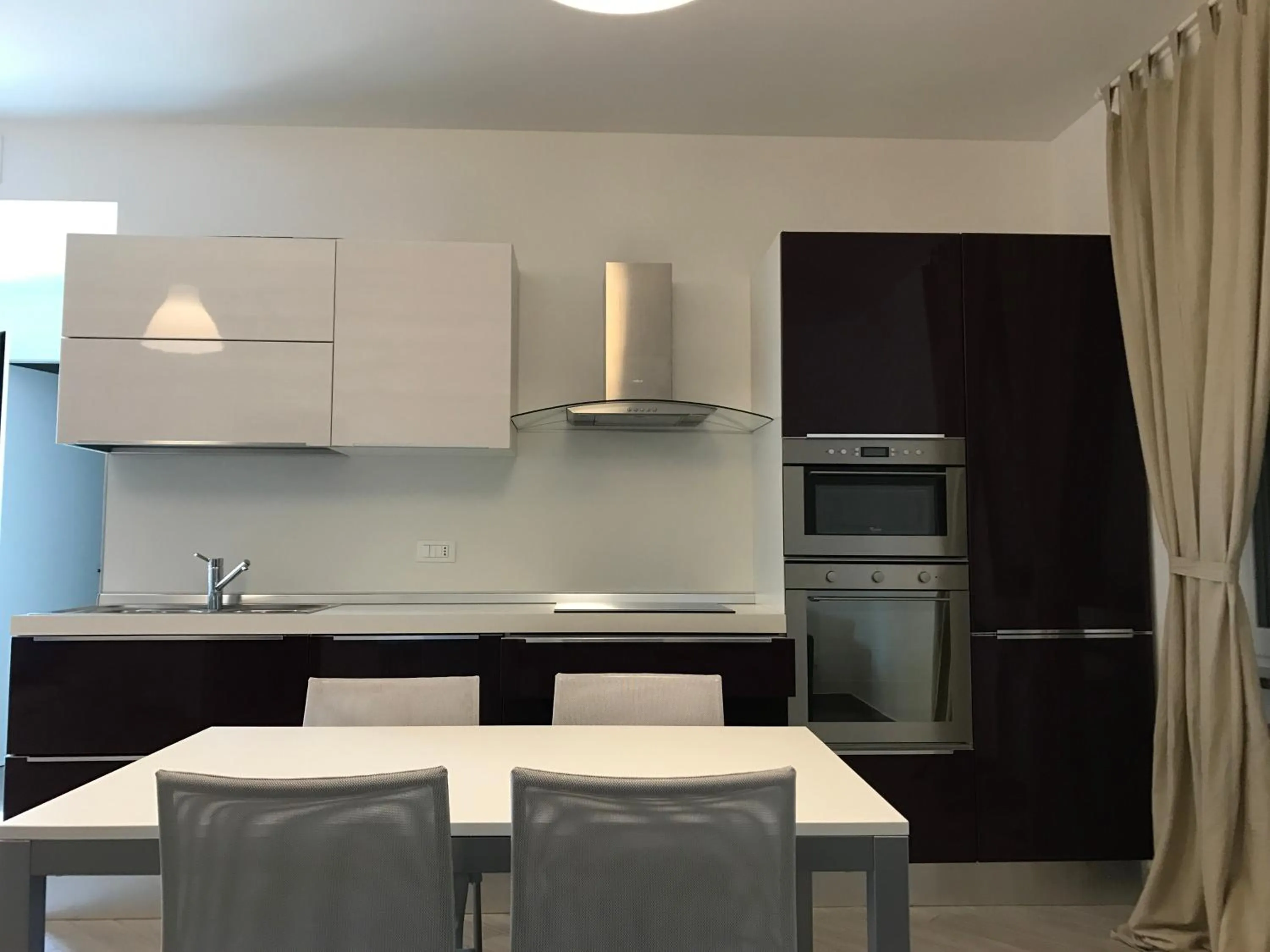 Kitchen or kitchenette in Home Hotel