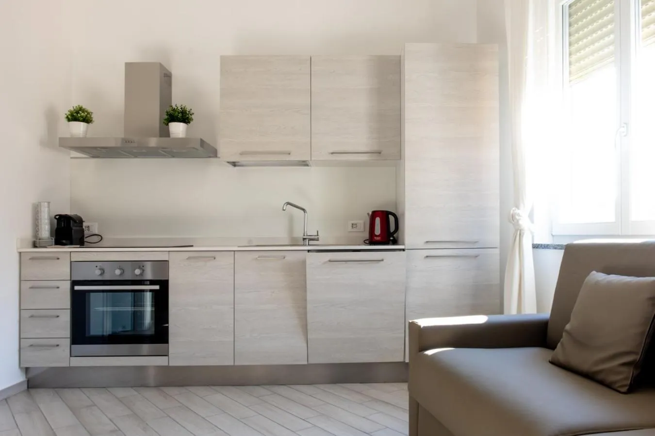 Kitchen or kitchenette in Home Hotel
