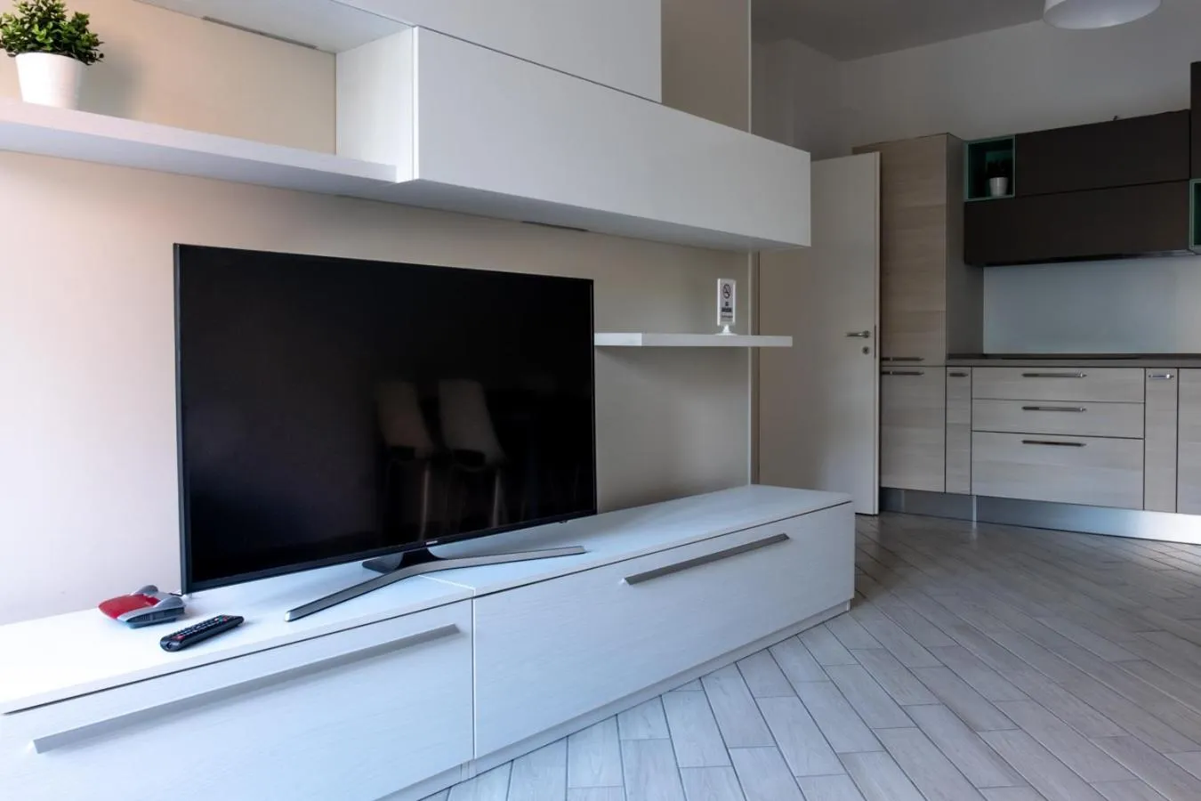 TV and multimedia in Home Hotel