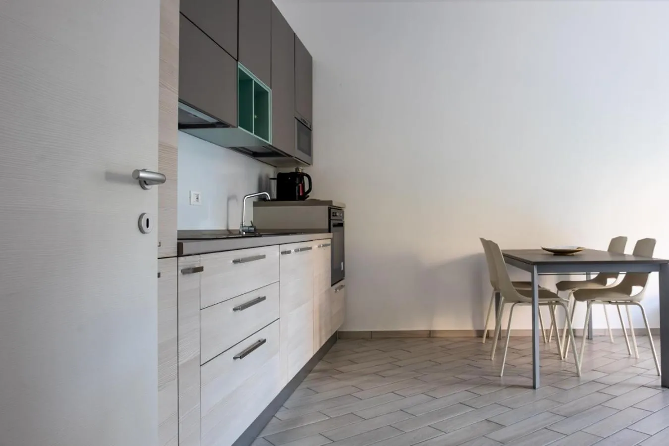 Kitchen or kitchenette in Home Hotel