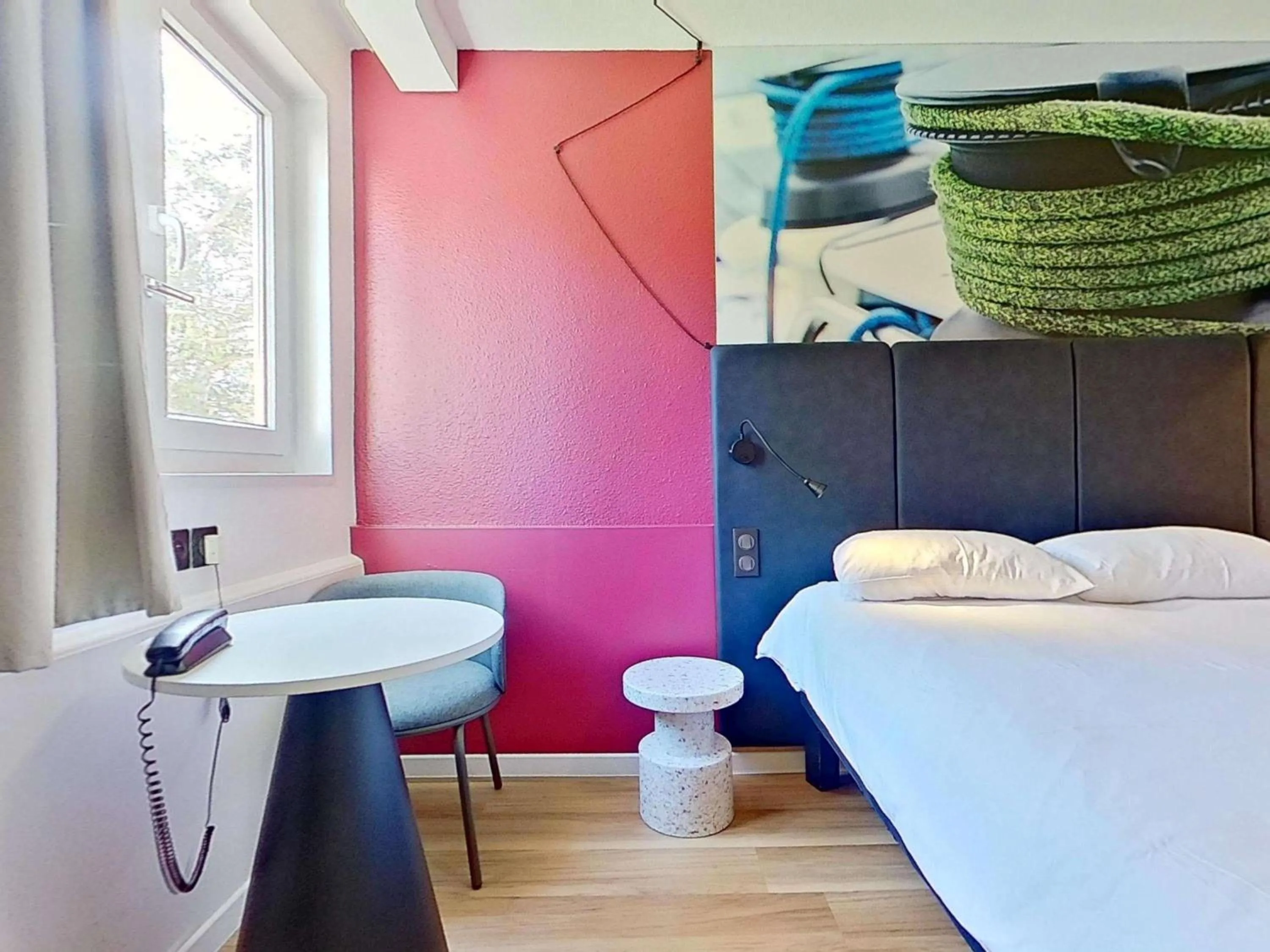 Bedroom, Bed in ibis Vannes