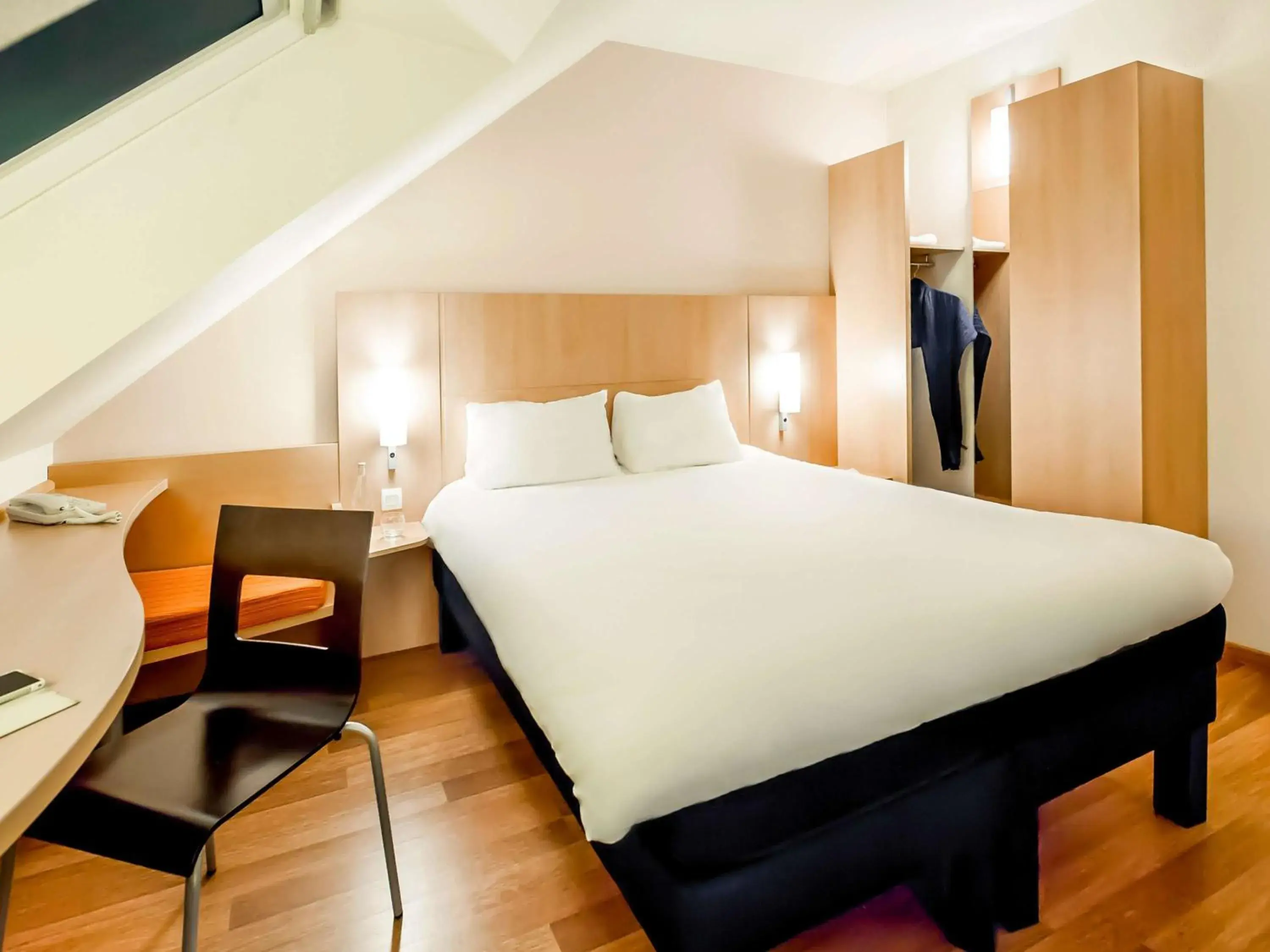 Bedroom, Bed in ibis Vannes Bedroom, Bed in ibis Vannes