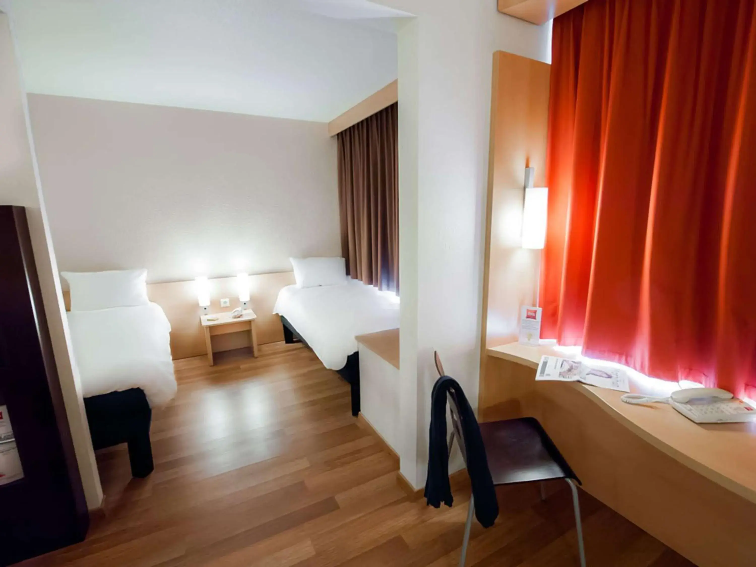 Bedroom, Bed in ibis Vannes Bedroom, Bed in ibis Vannes