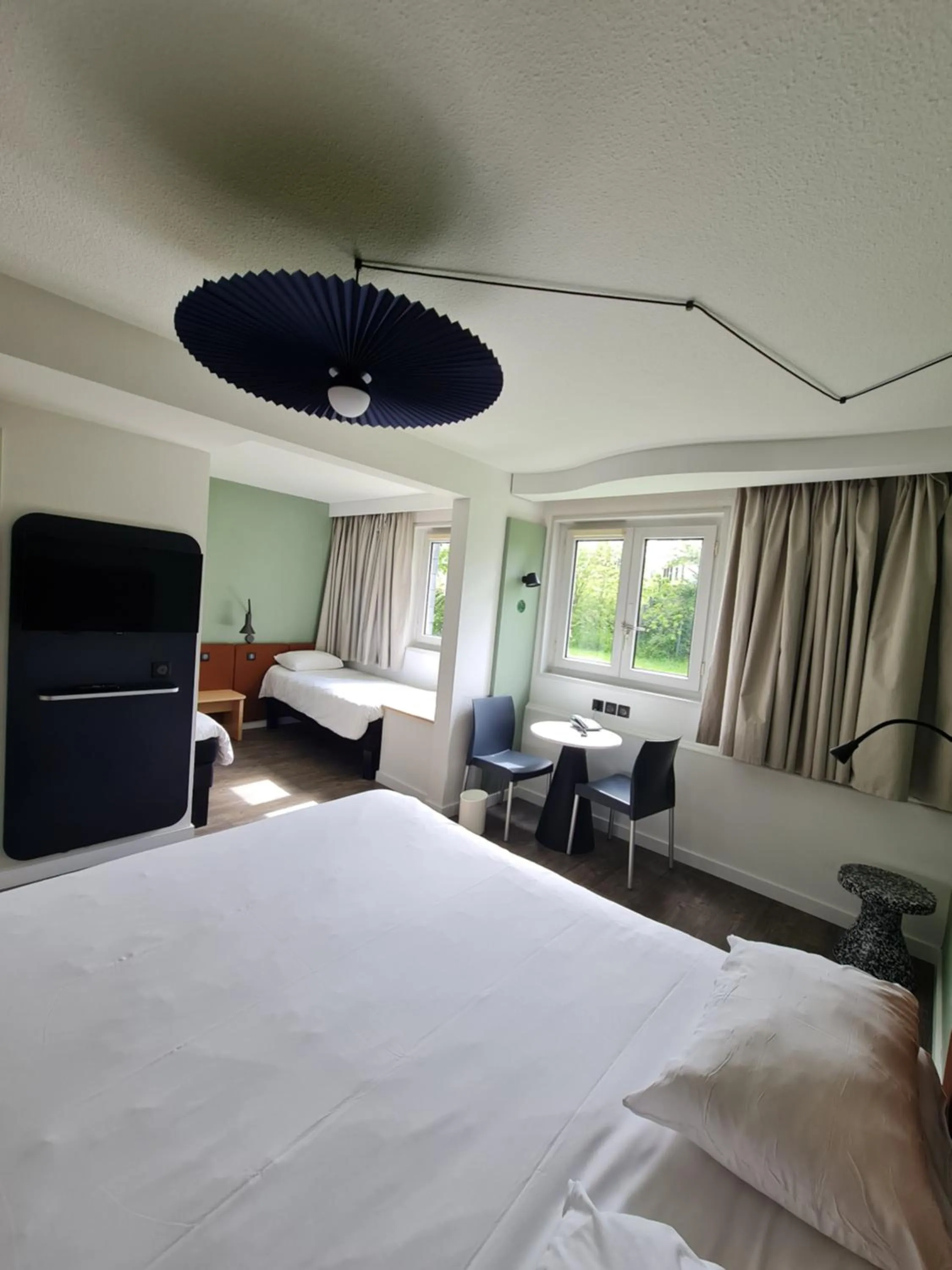 Photo of the whole room, Bed in ibis Vannes