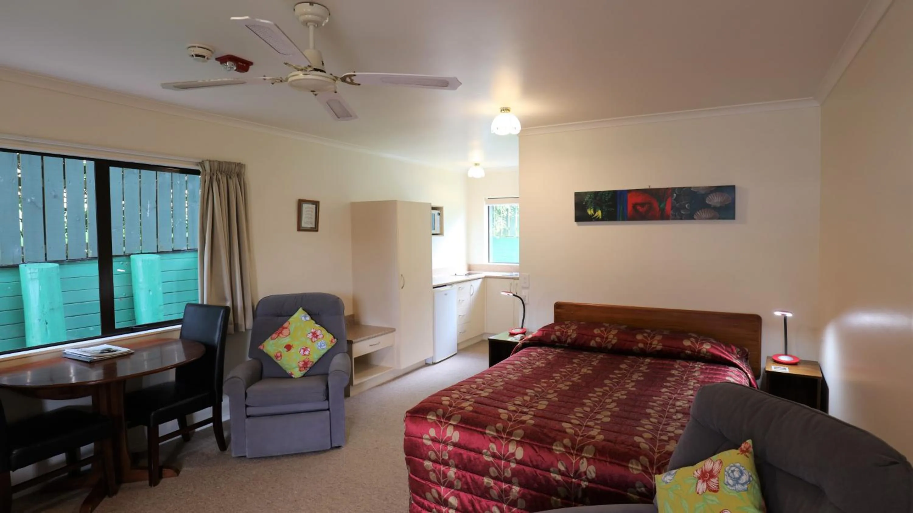 Bed in Bk's Counties Motor Lodge