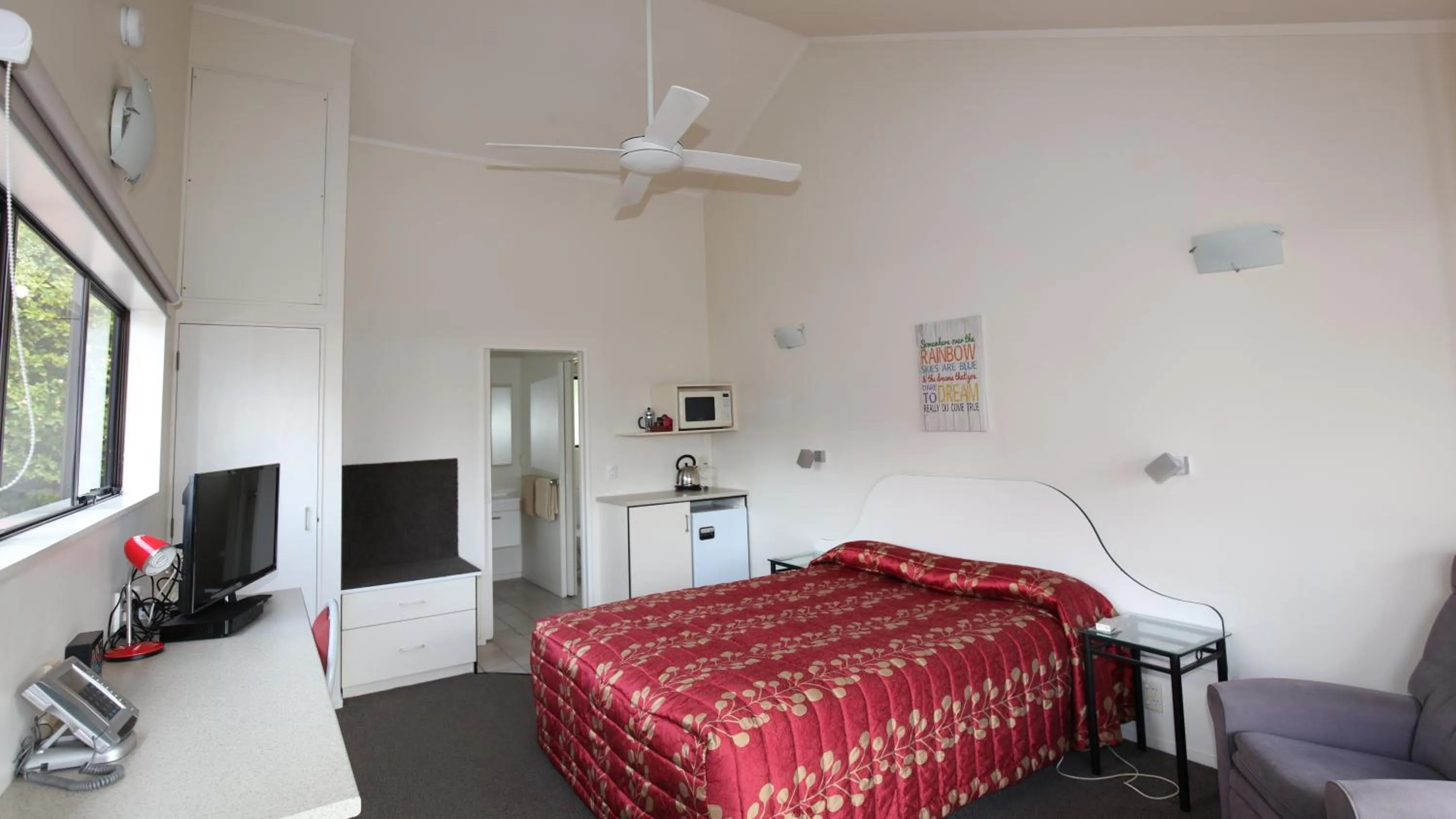 Bed in Bk's Counties Motor Lodge