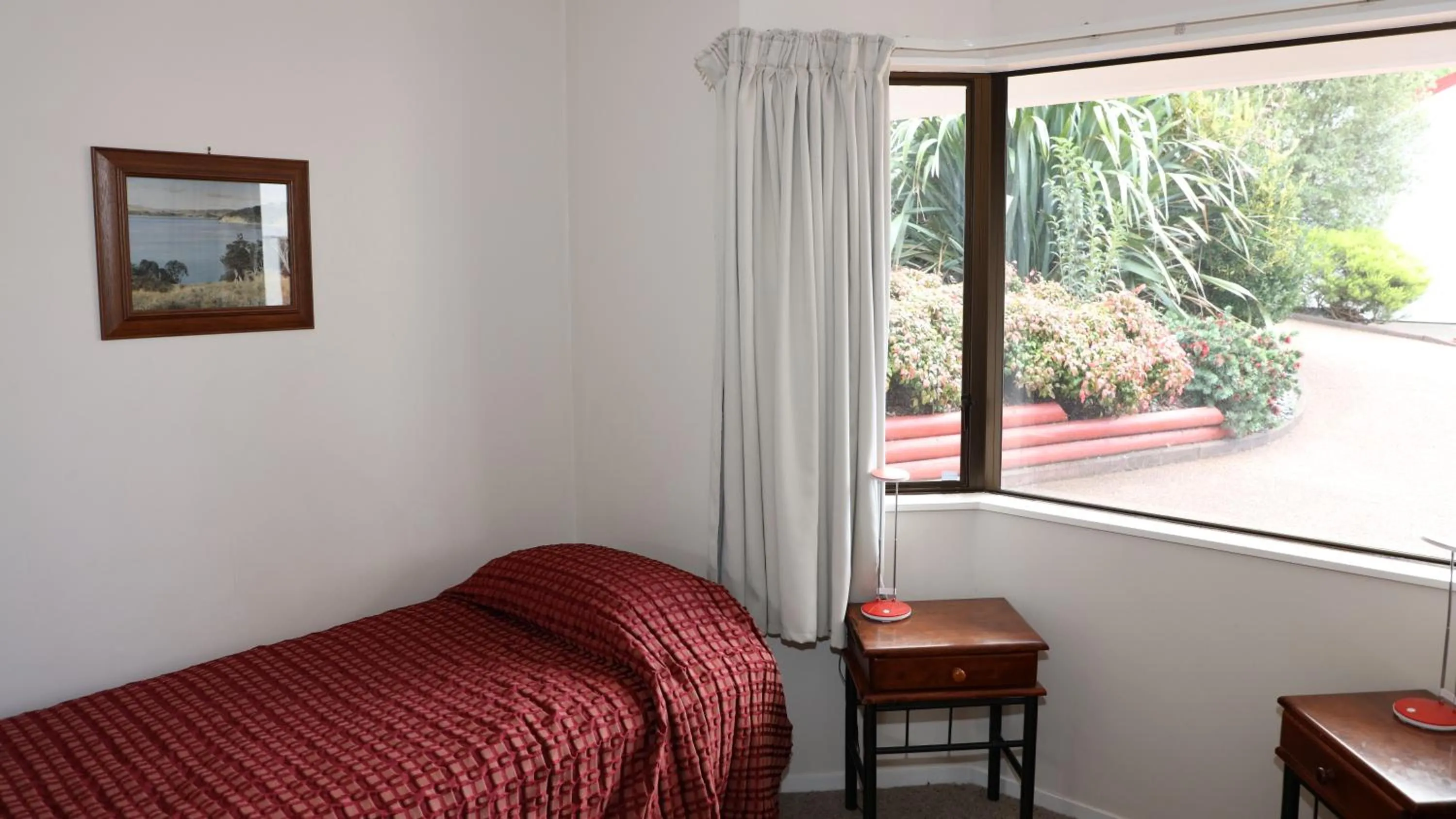 Bed in Bk's Counties Motor Lodge