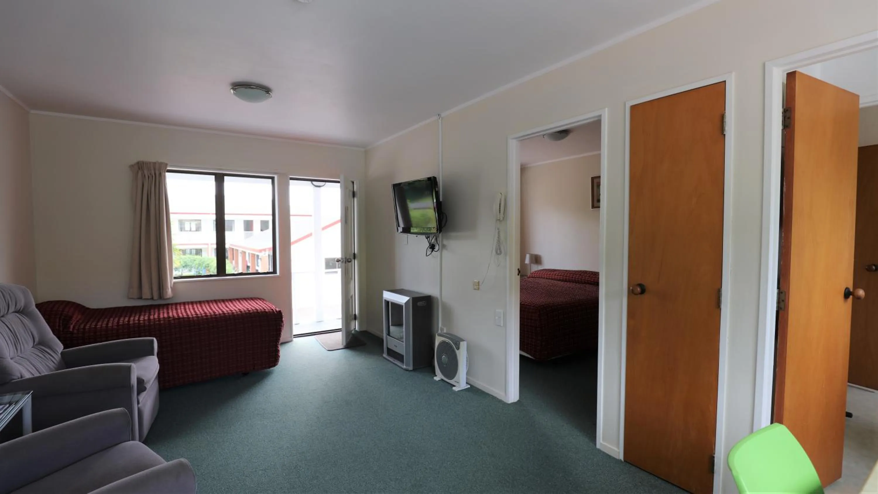 Bed in Bk's Counties Motor Lodge