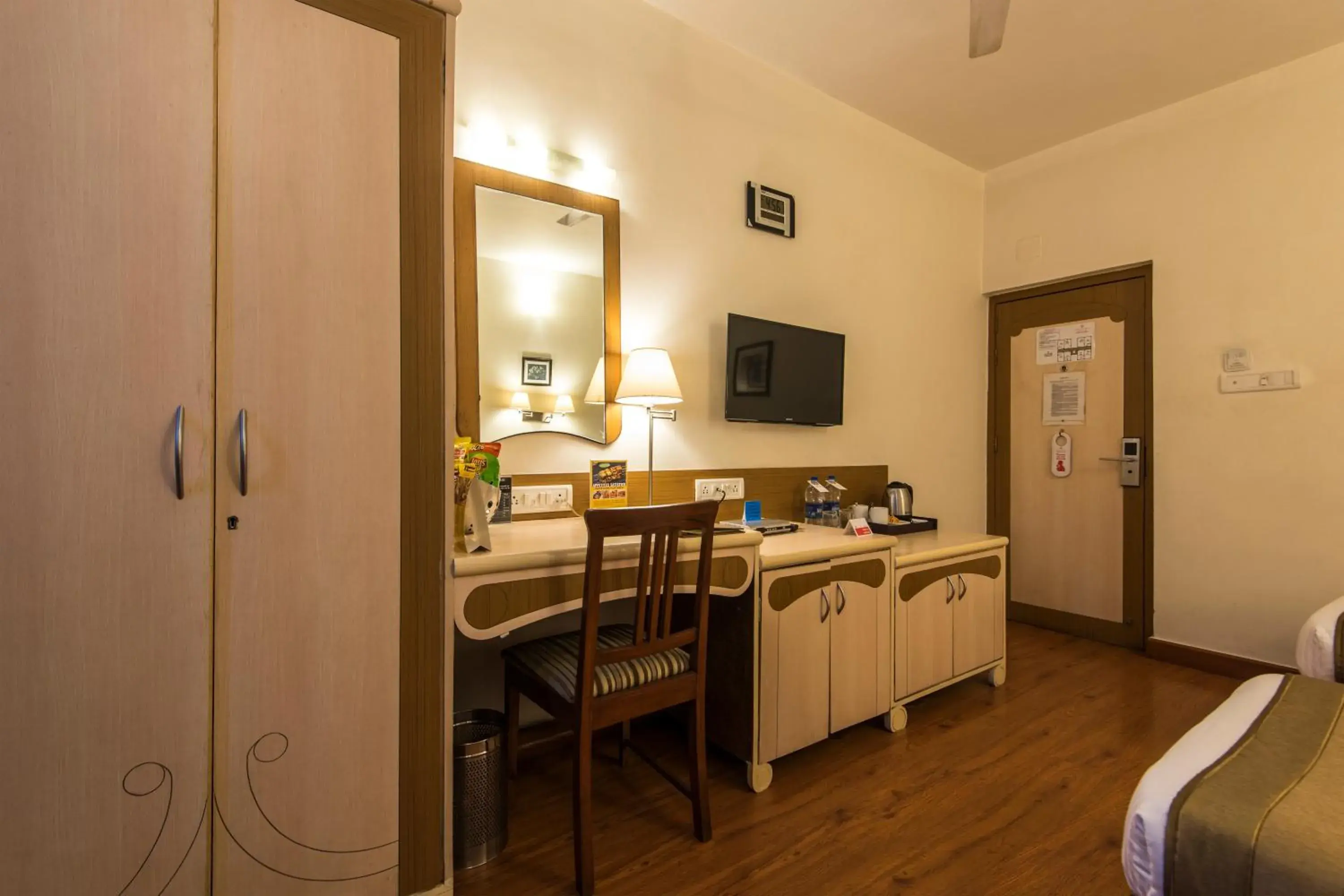 TV and multimedia, Bed in Hotel Park Central Koregaon Park TV and multimedia, Bed in Hotel Park Central Koregaon Park