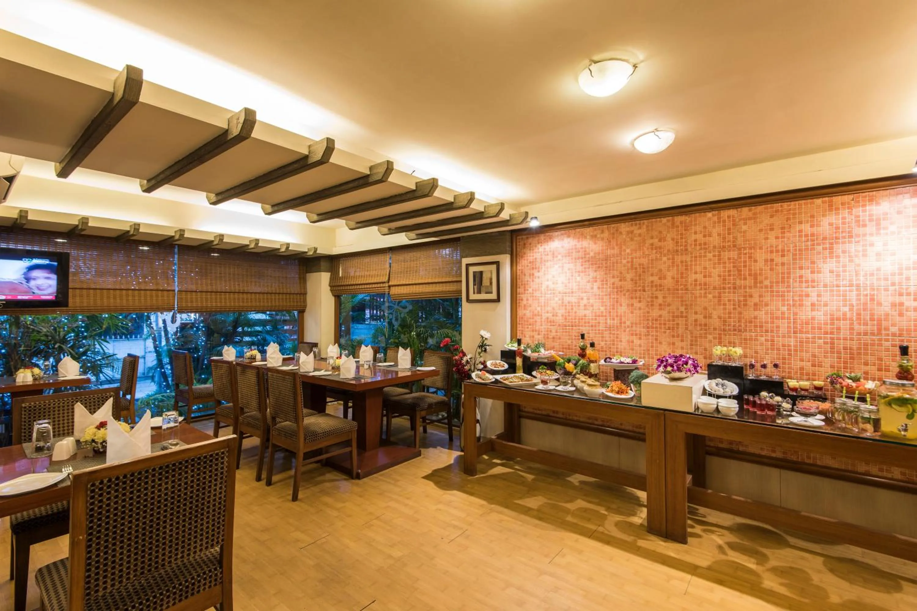 Restaurant/places to eat in Hotel Park Central Koregaon Park