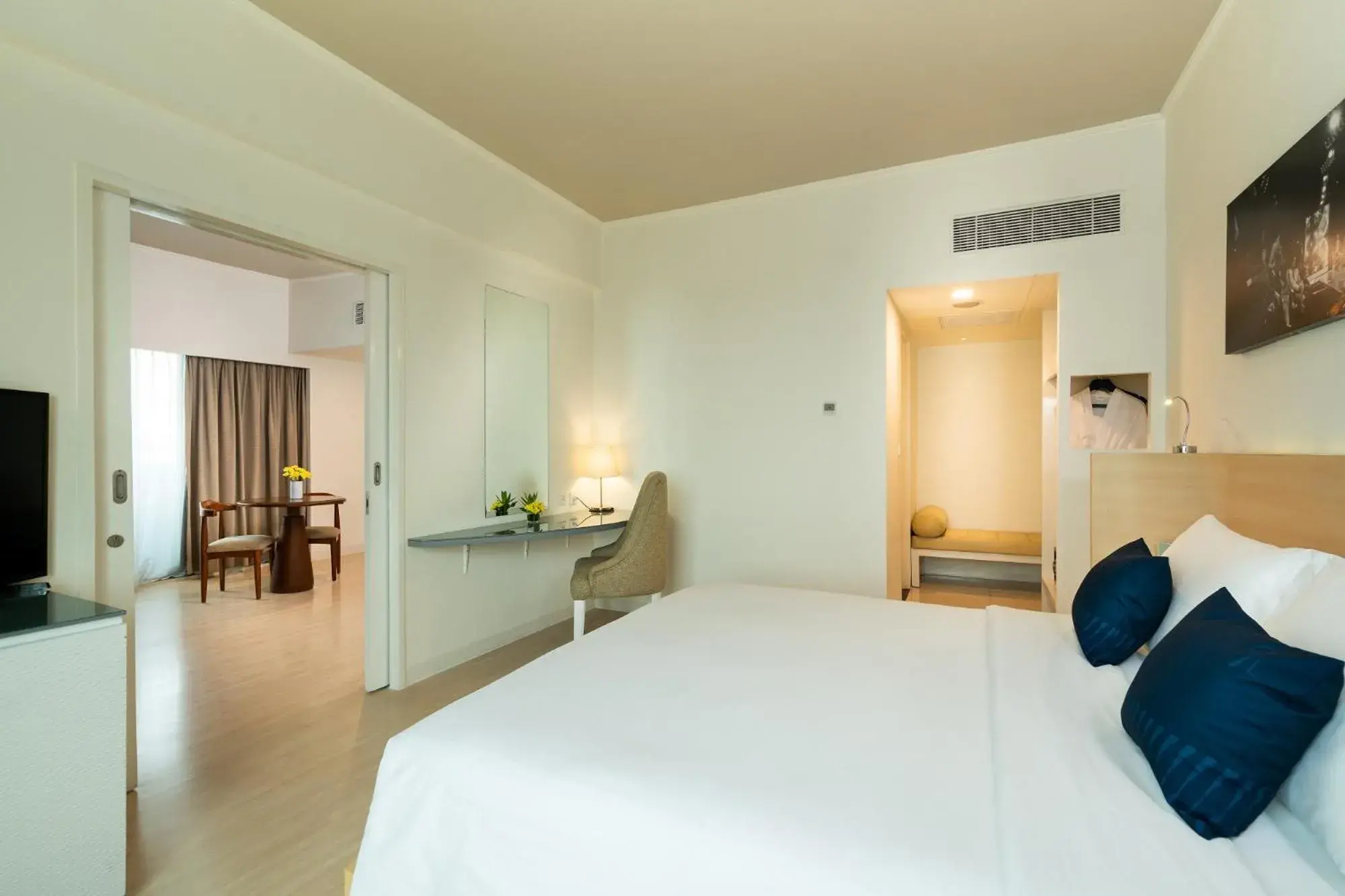 Photo of the whole room, Bed in Cityloog Hotel Tebet Jakarta Photo of the whole room, Bed in Cityloog Hotel Tebet Jakarta