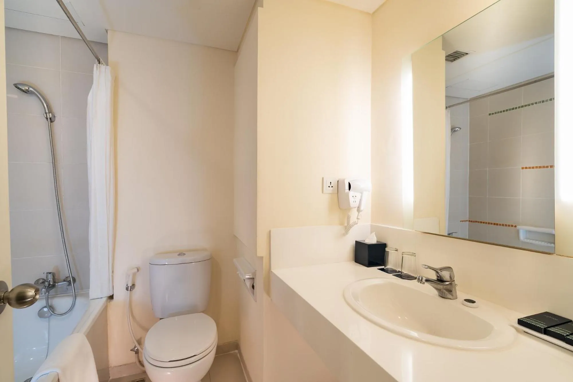 Bathroom in Cityloog Hotel Tebet Jakarta