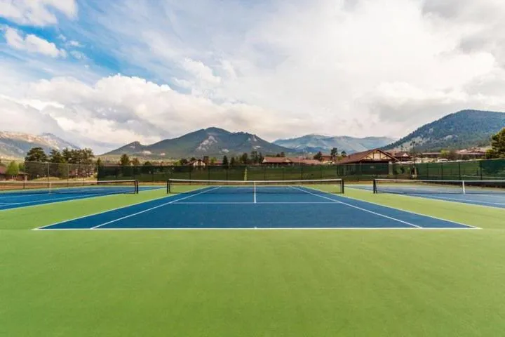 Tennis court in YMCA of the Rockies
