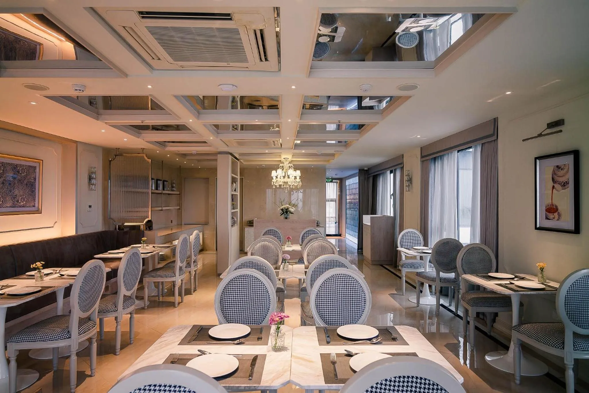 Restaurant/places to eat in Le Jardin Hotel Haute Couture