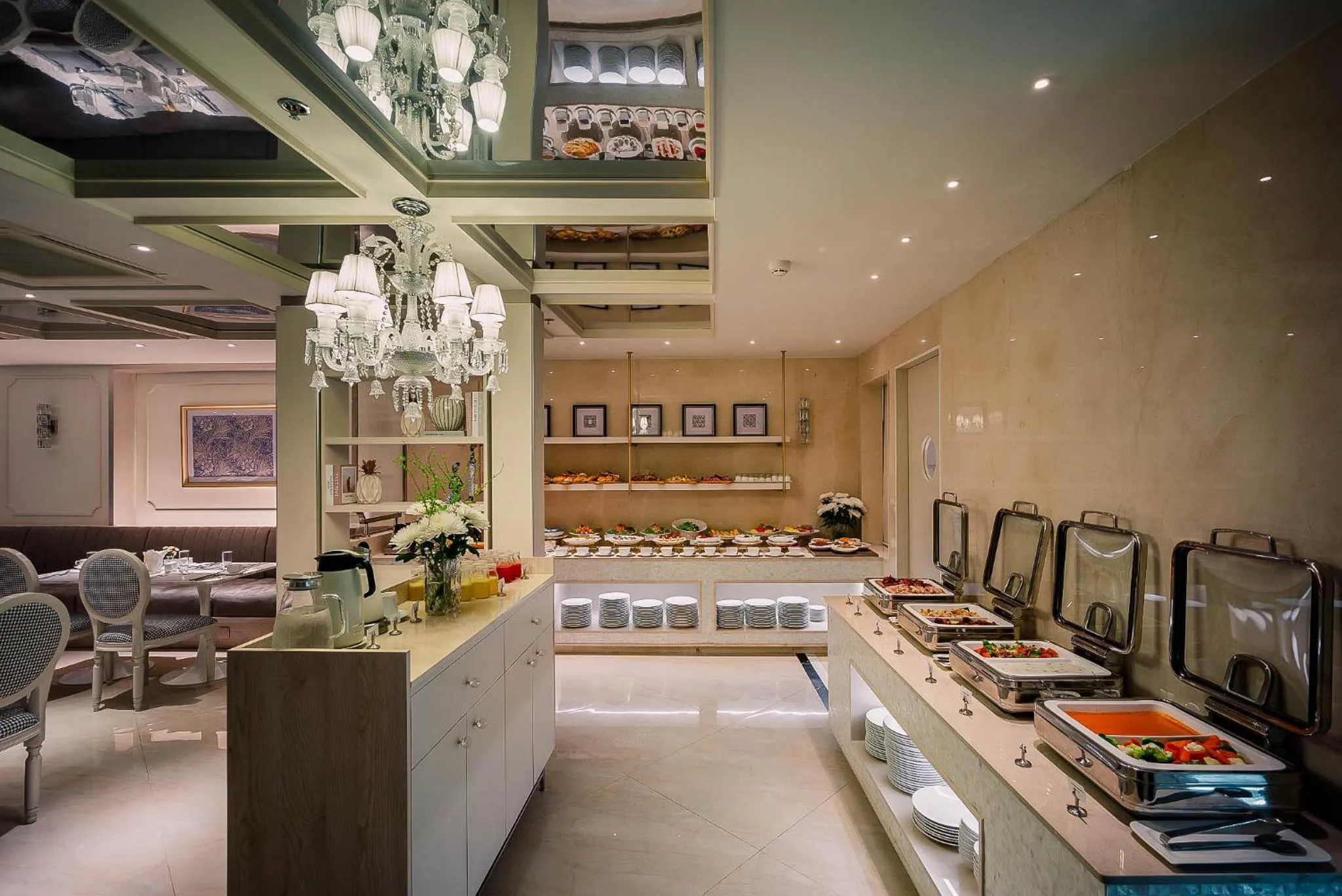 Restaurant/places to eat in Le Jardin Hotel Haute Couture