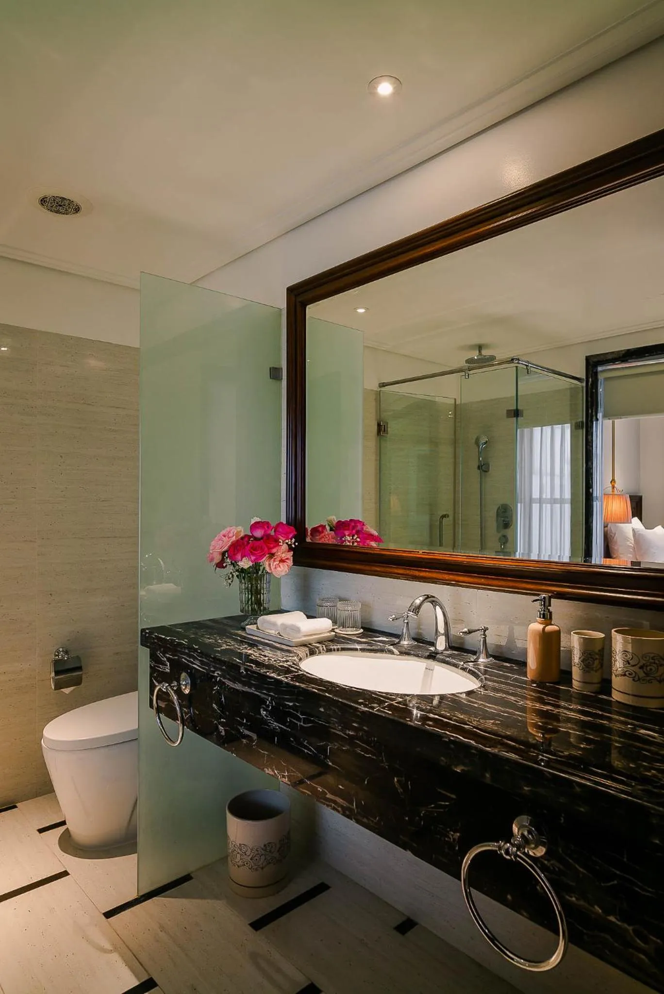 Toilet in Le Jardin Hotel Haute Couture