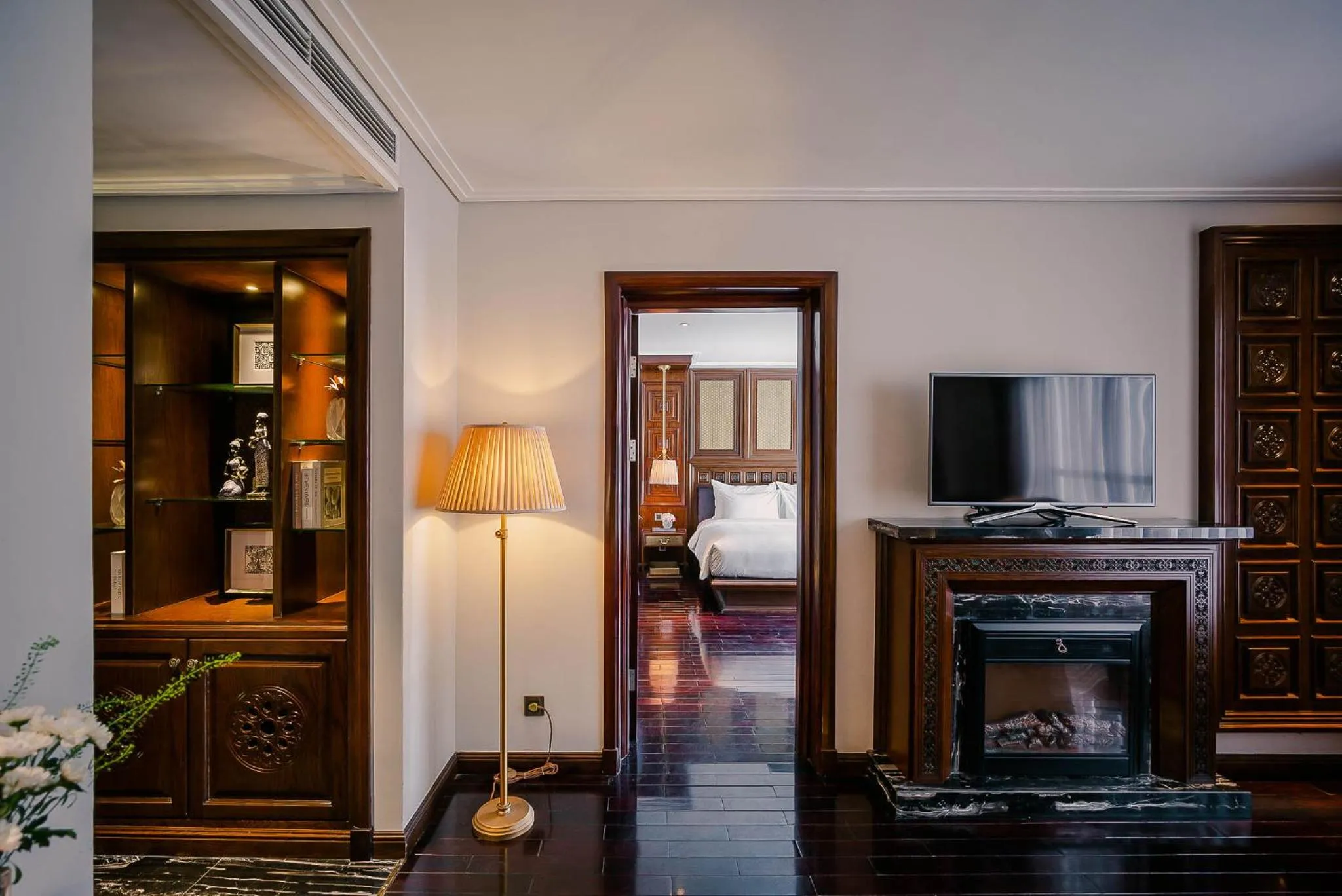 Communal lounge/ TV room in Le Jardin Hotel Haute Couture