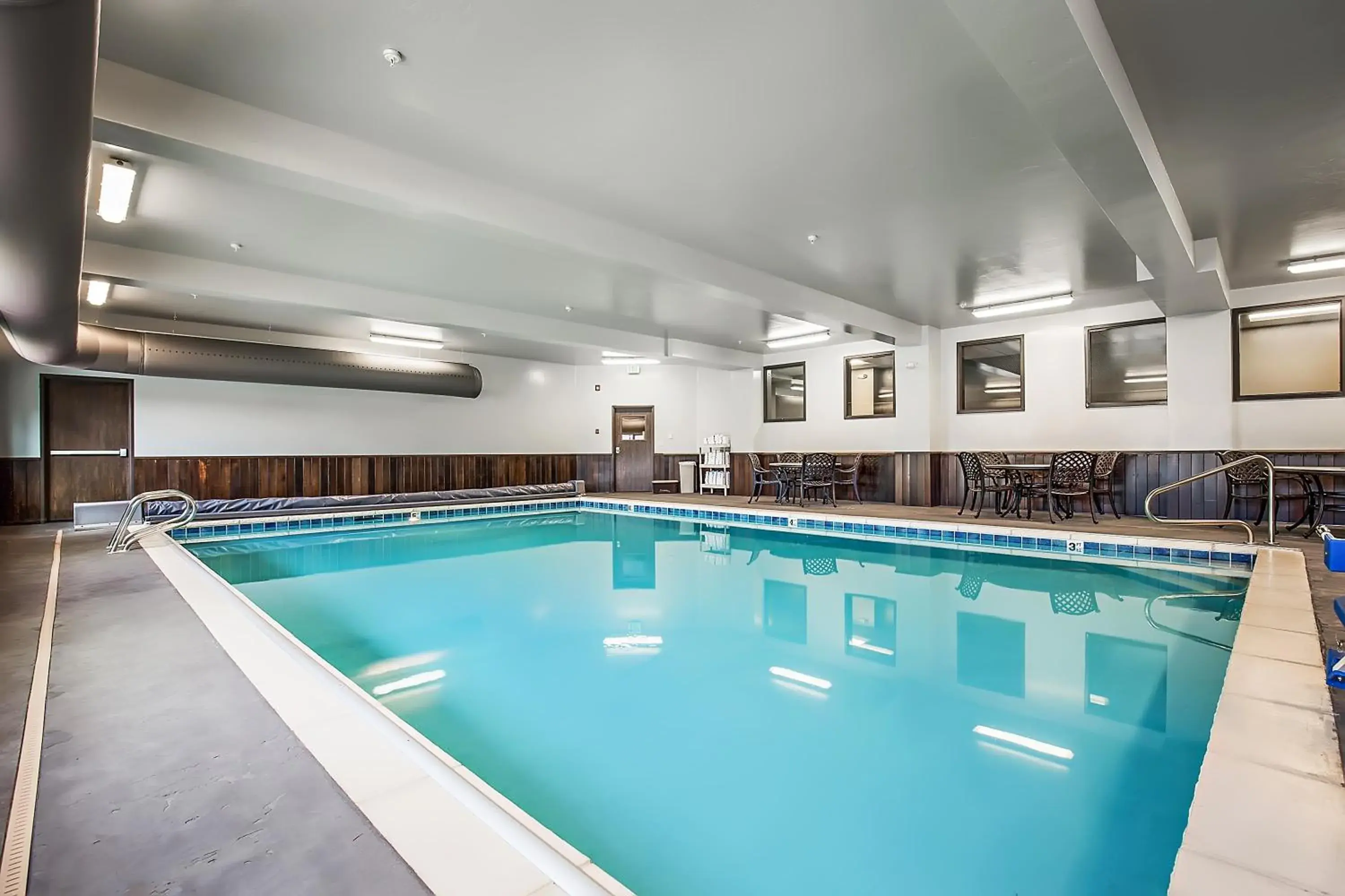 Swimming pool in Third Street Inn Swimming pool in Third Street Inn