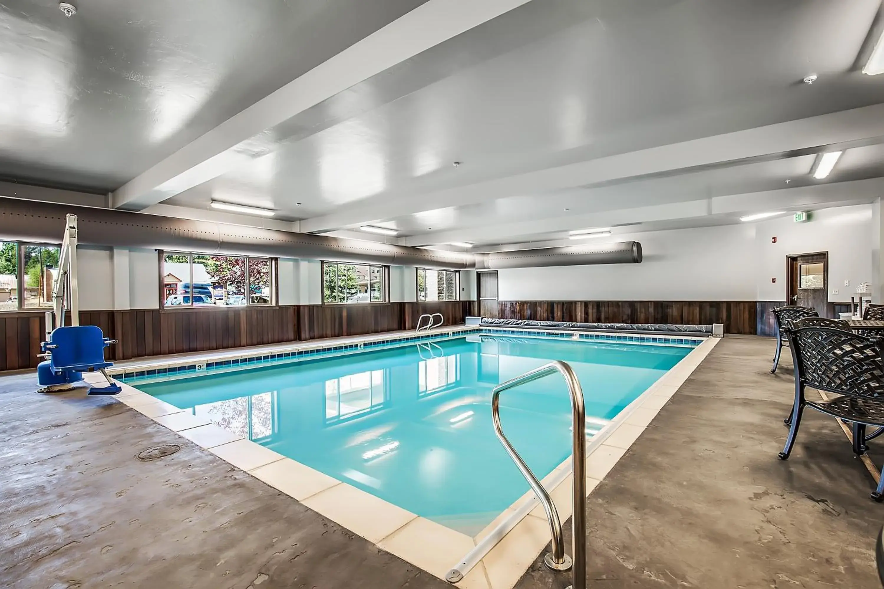Swimming pool in Third Street Inn Swimming pool in Third Street Inn