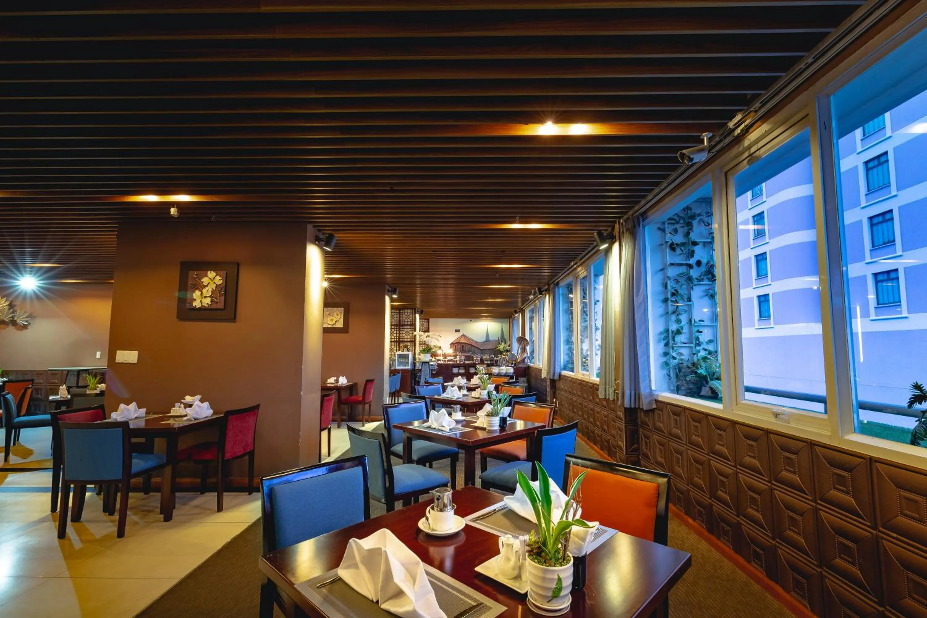 Restaurant/places to eat in Saigon Hotel