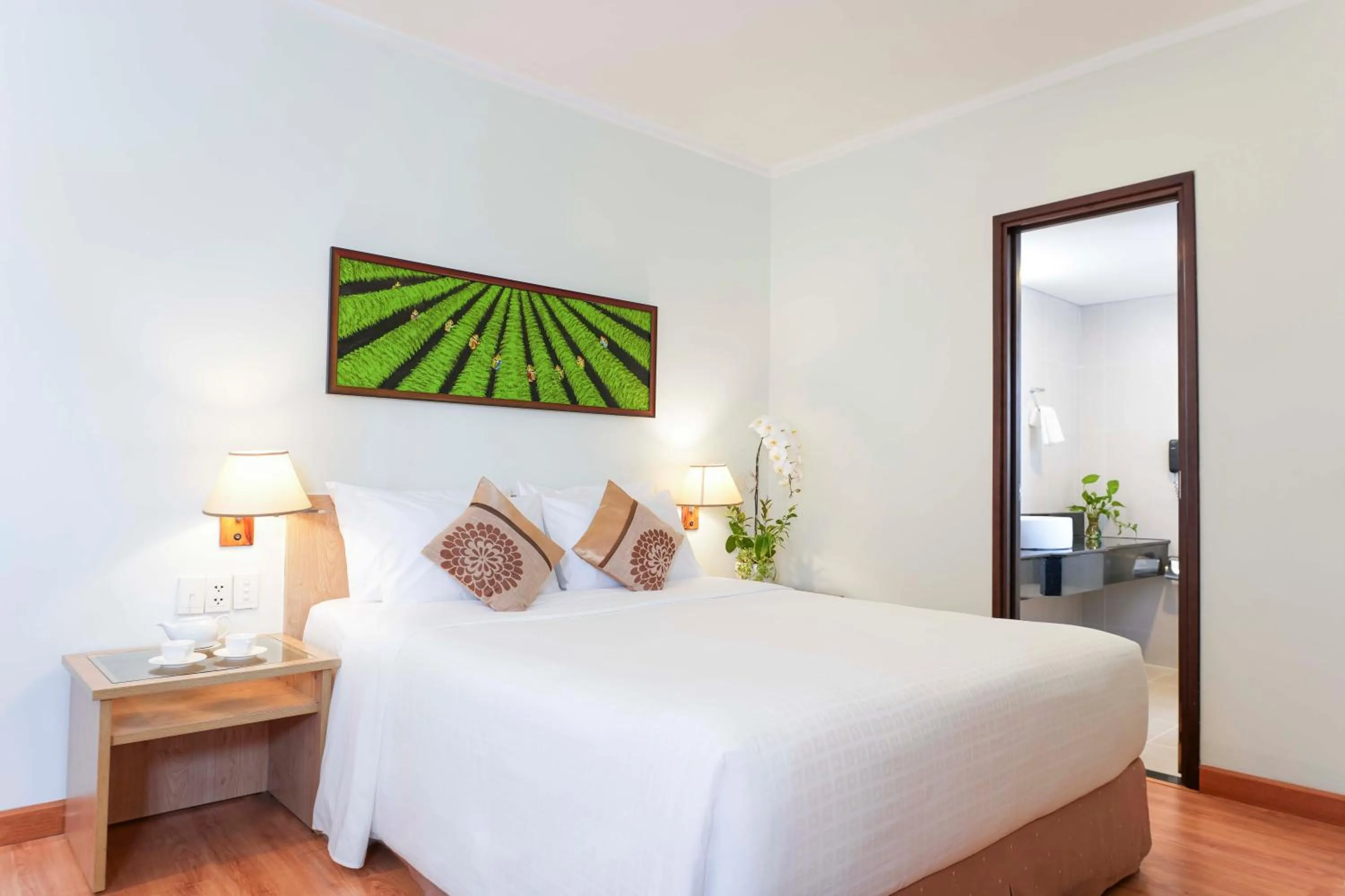 Bed in Vien Dong Hotel - Near Bui Vien Walking Street