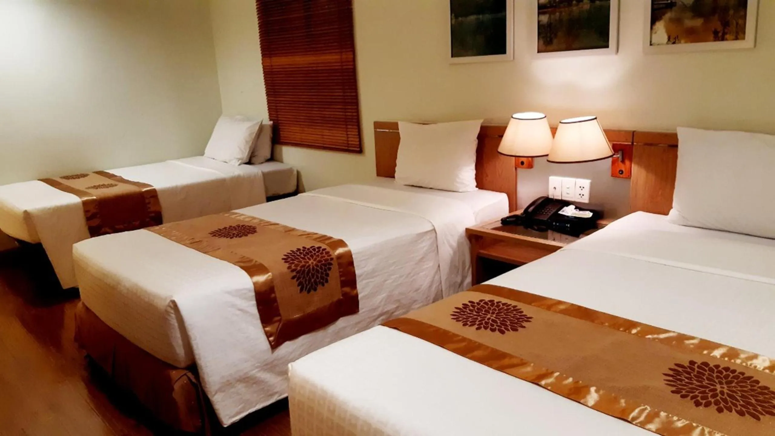 Bedroom, Bed in Vien Dong Hotel - Near Bui Vien Walking Street