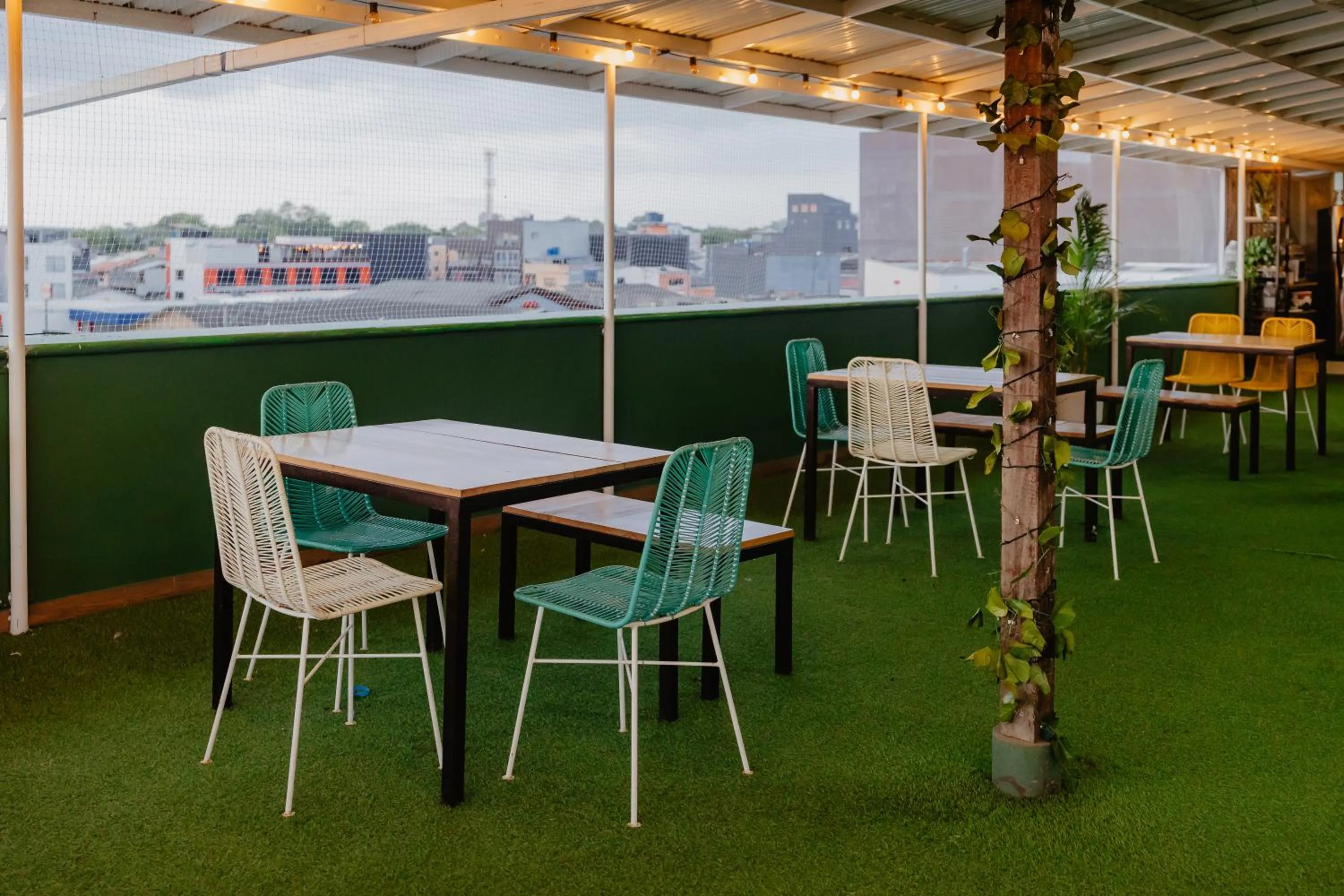 Restaurant/places to eat in Hotel Plataneras Plaza