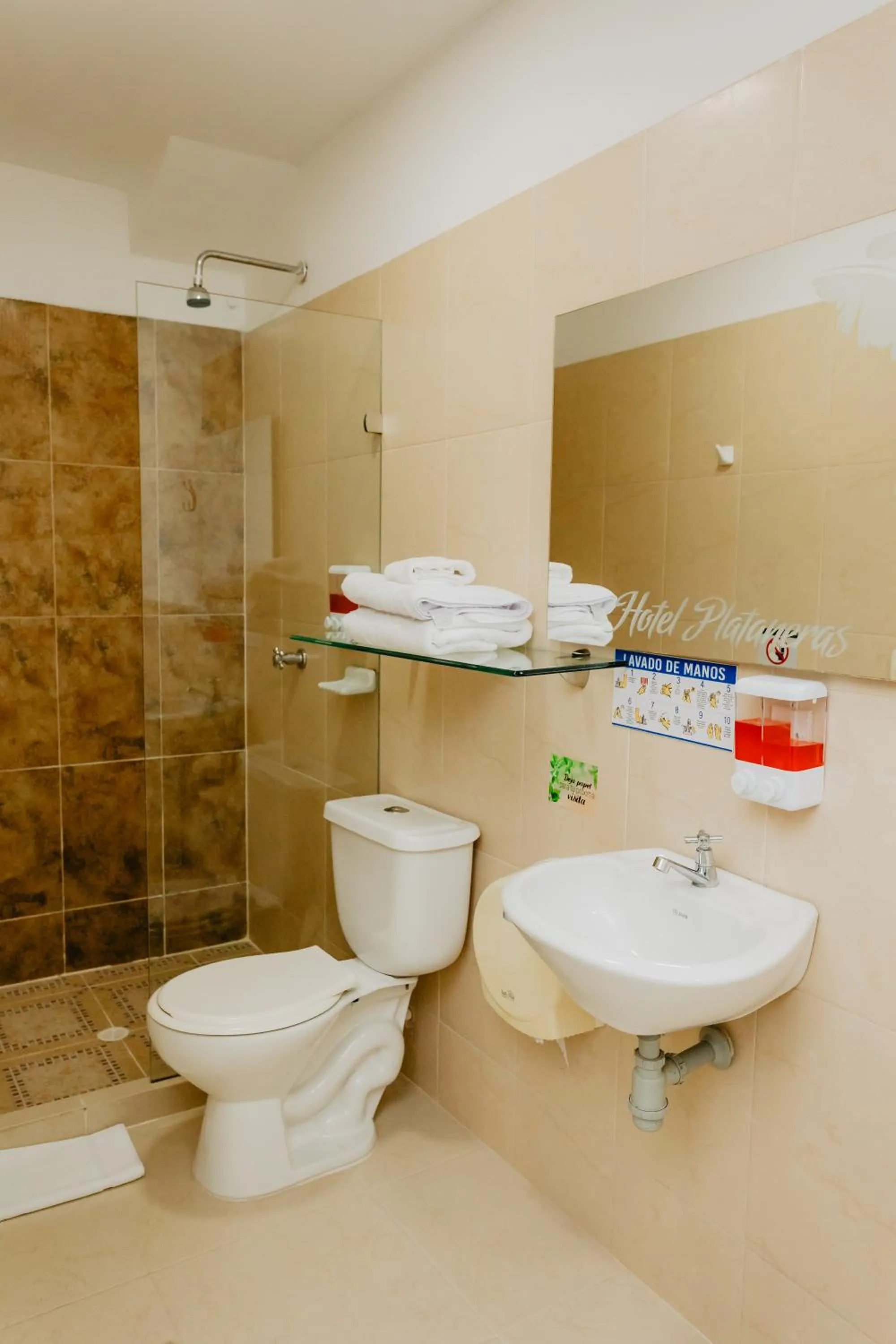 Shower in Hotel Plataneras Plaza