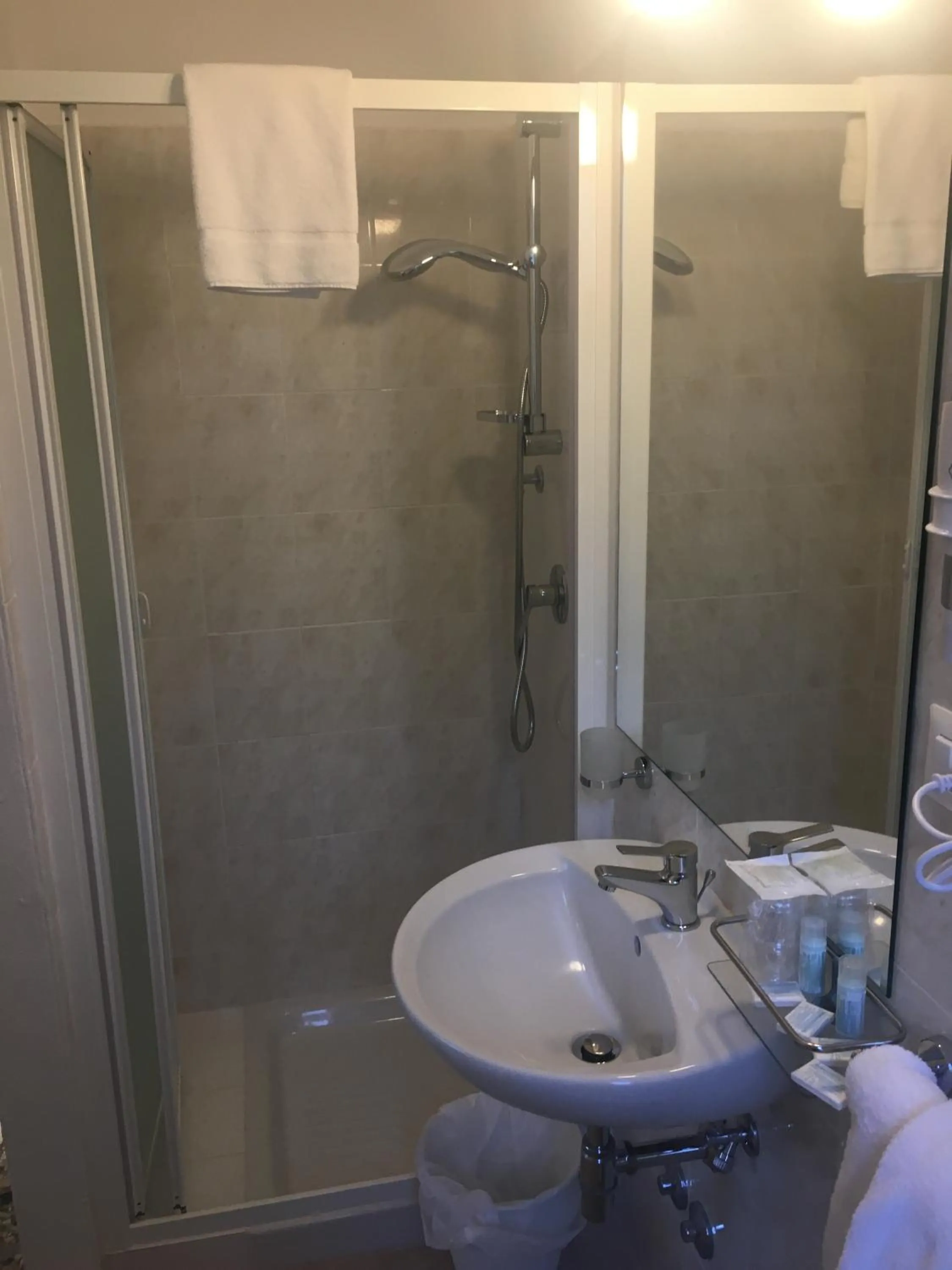 Shower in Hotel Costa Verde