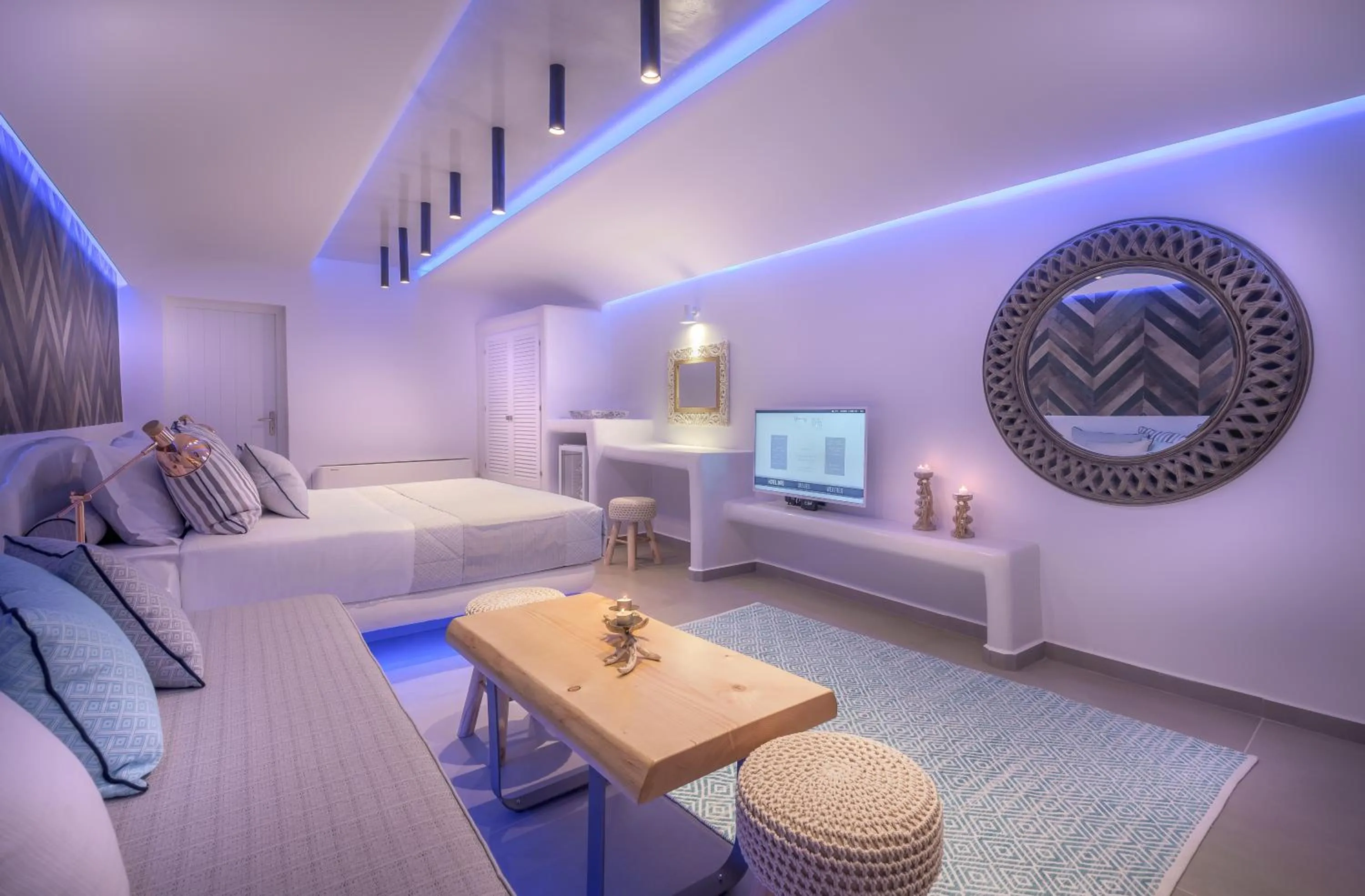 Living room, Bed in Secret Legend Suites