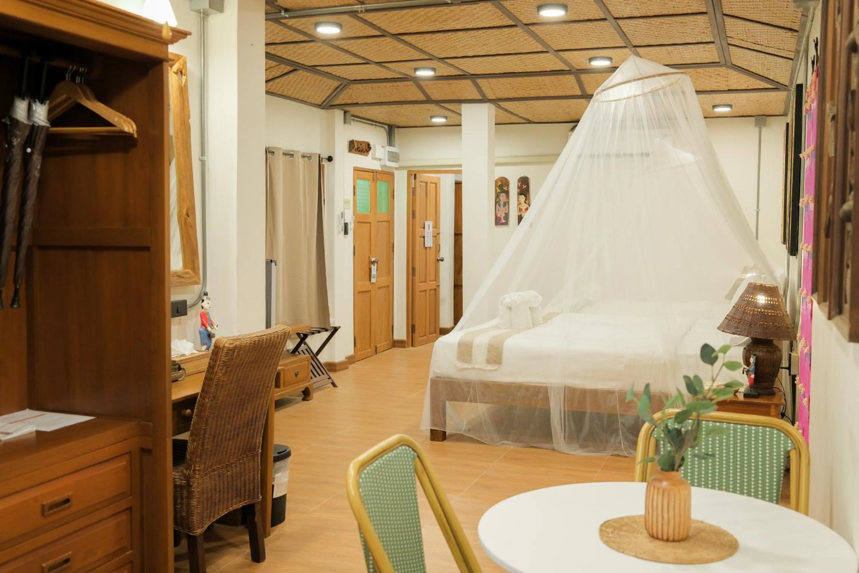 Bedroom, Bed in Buri Gallery House