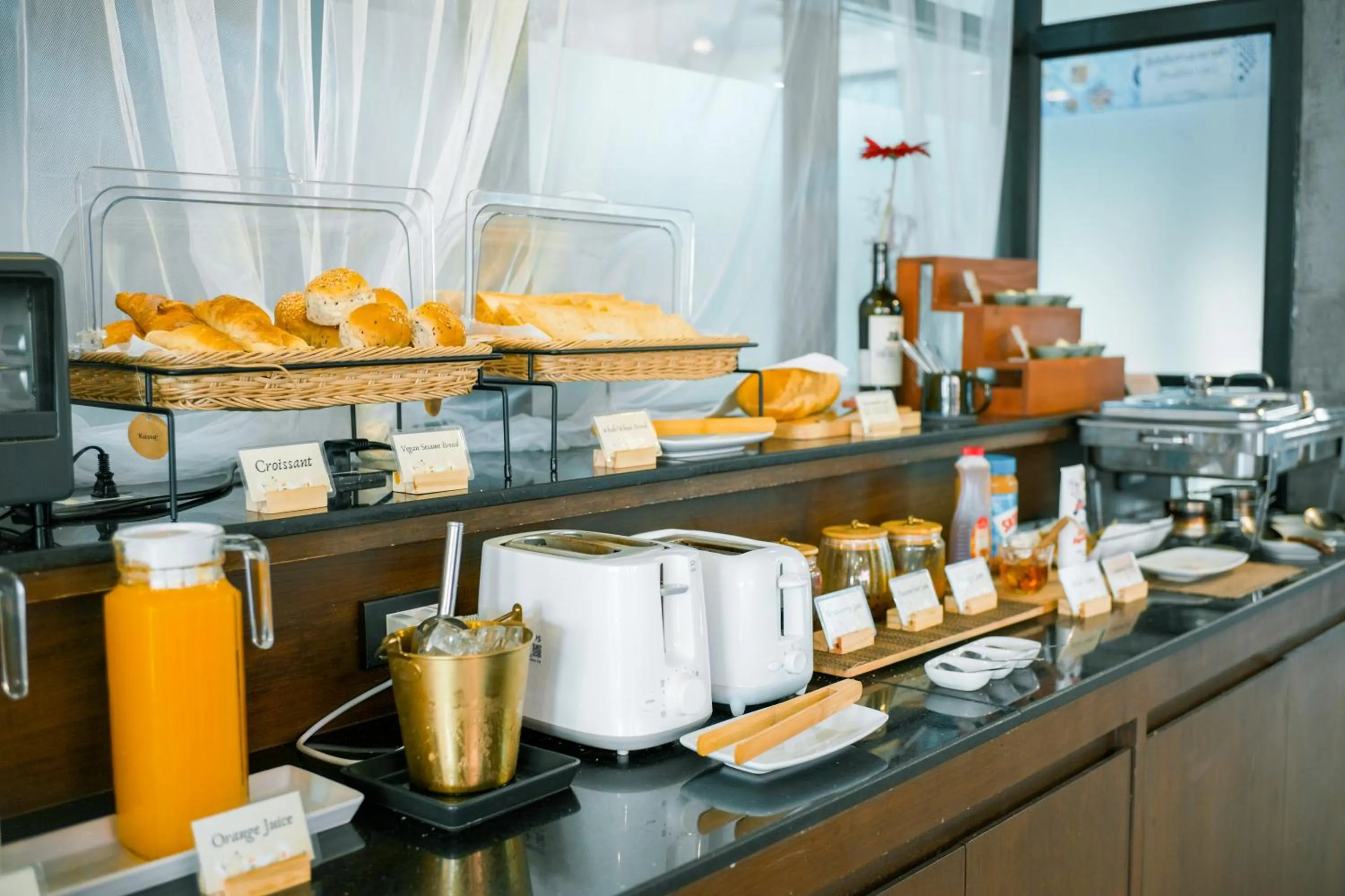 Breakfast in Buri Gallery House