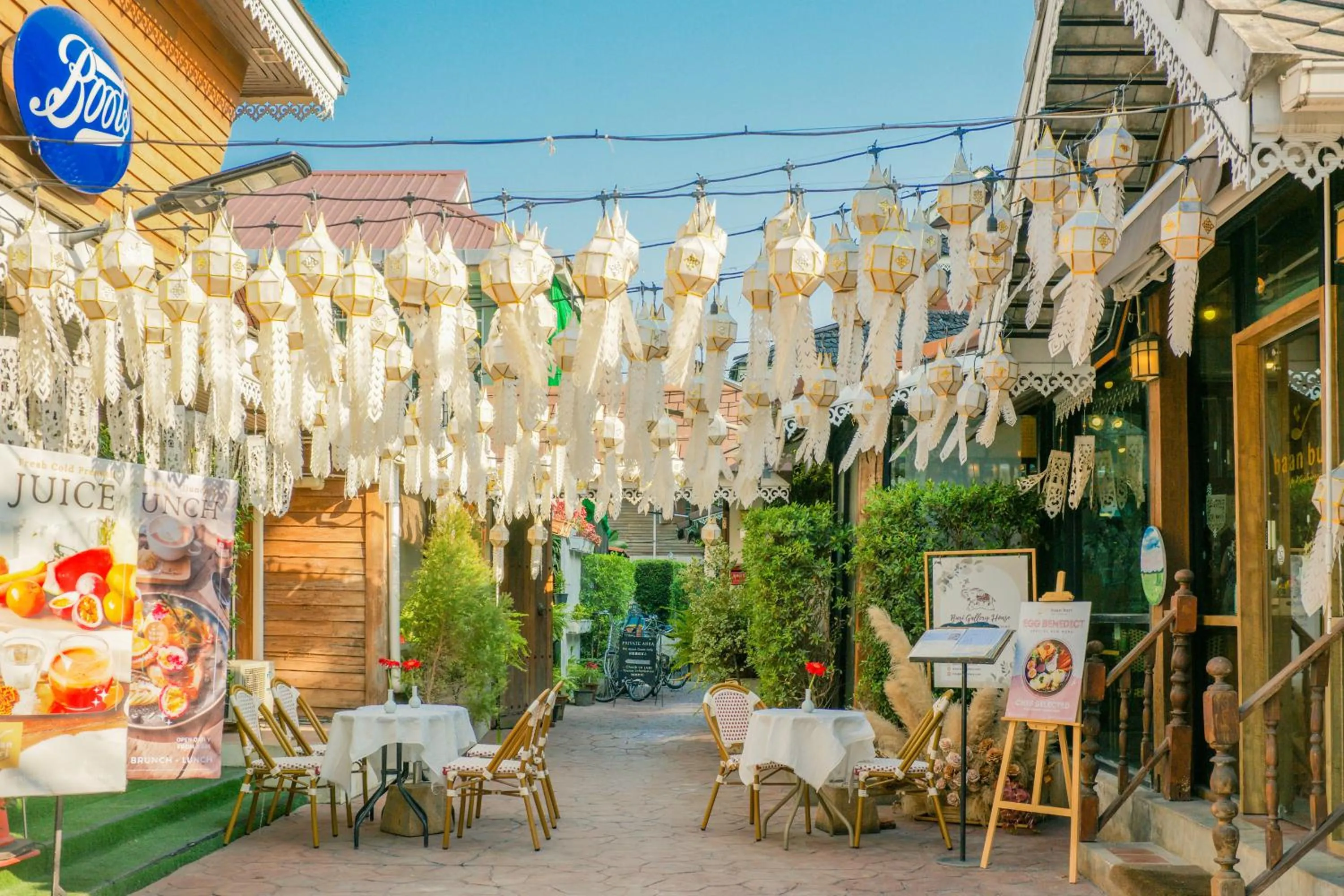 Facade/entrance in Buri Gallery House