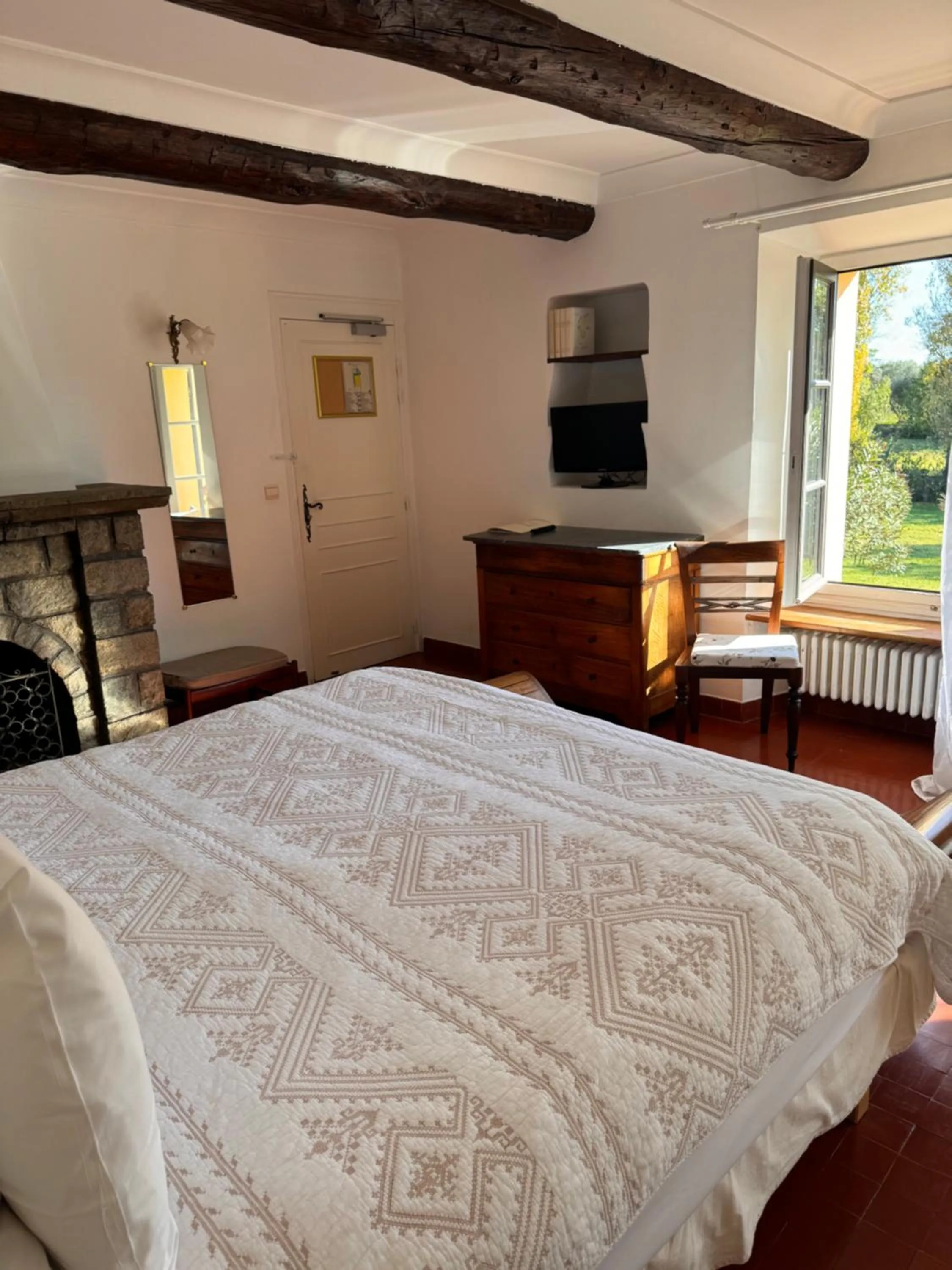 Bed in Hotel-Restaurant Le Moulin De La Camandoule