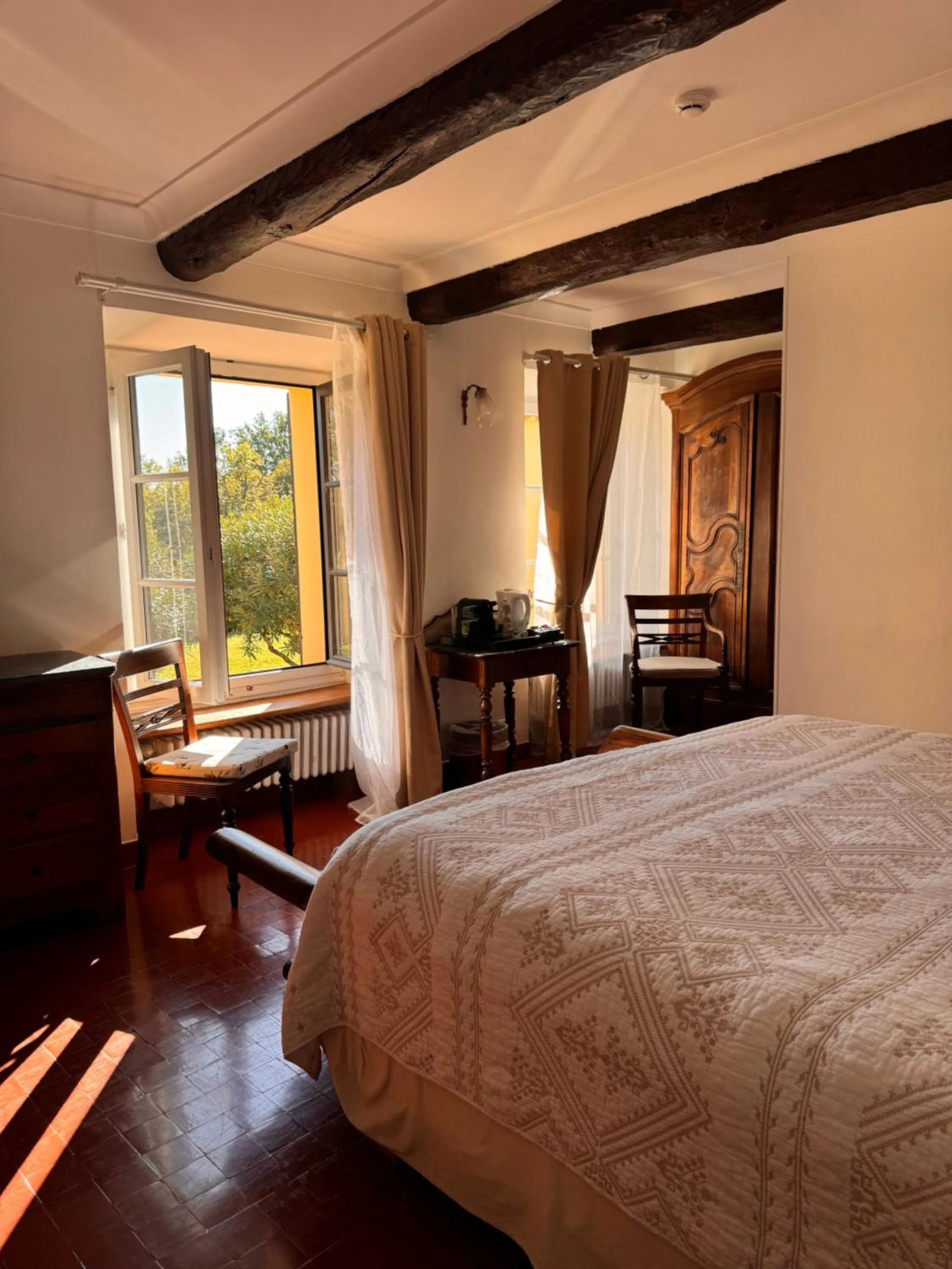 Bed in Hotel-Restaurant Le Moulin De La Camandoule