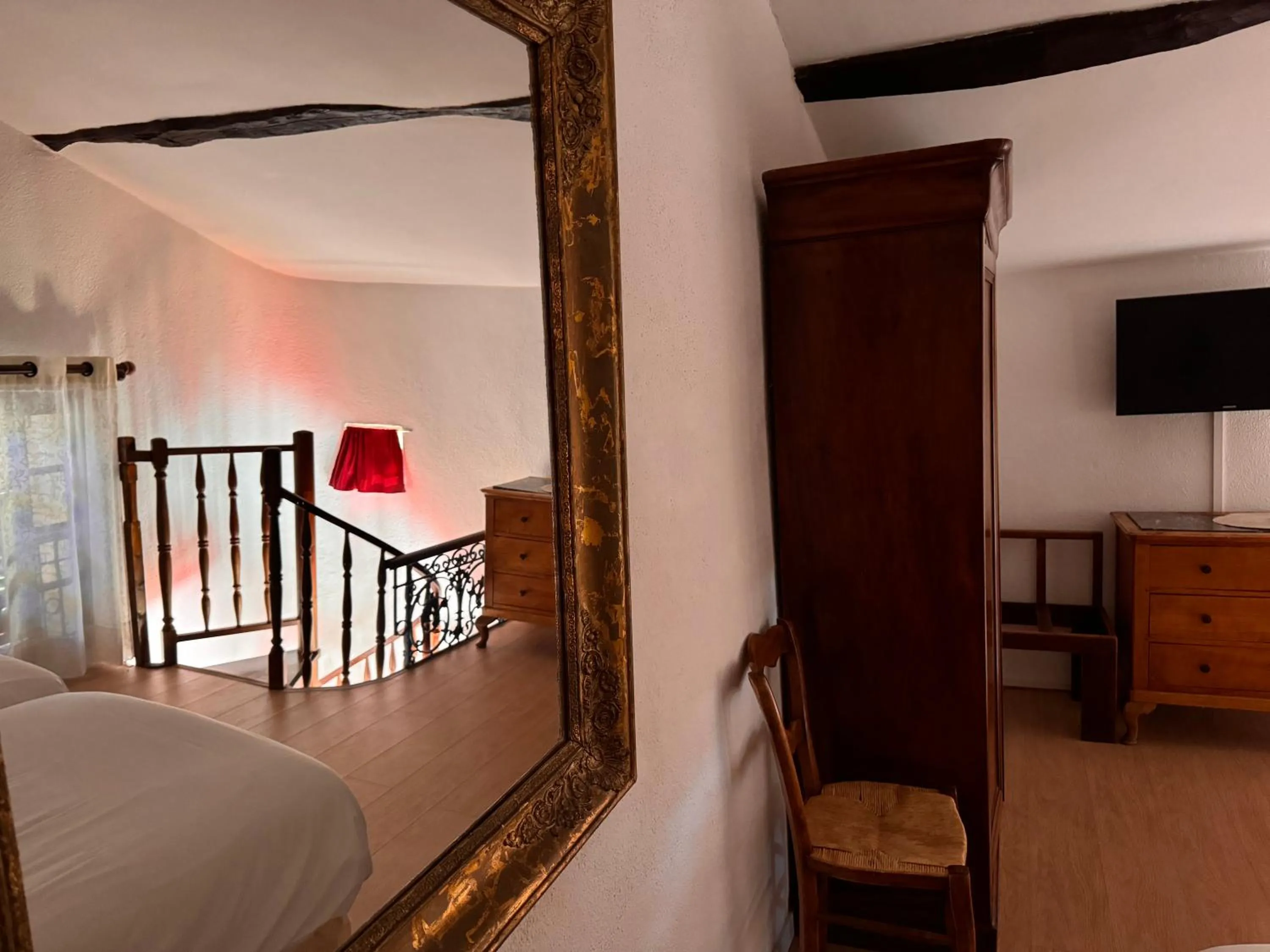 Bed in Hotel-Restaurant Le Moulin De La Camandoule