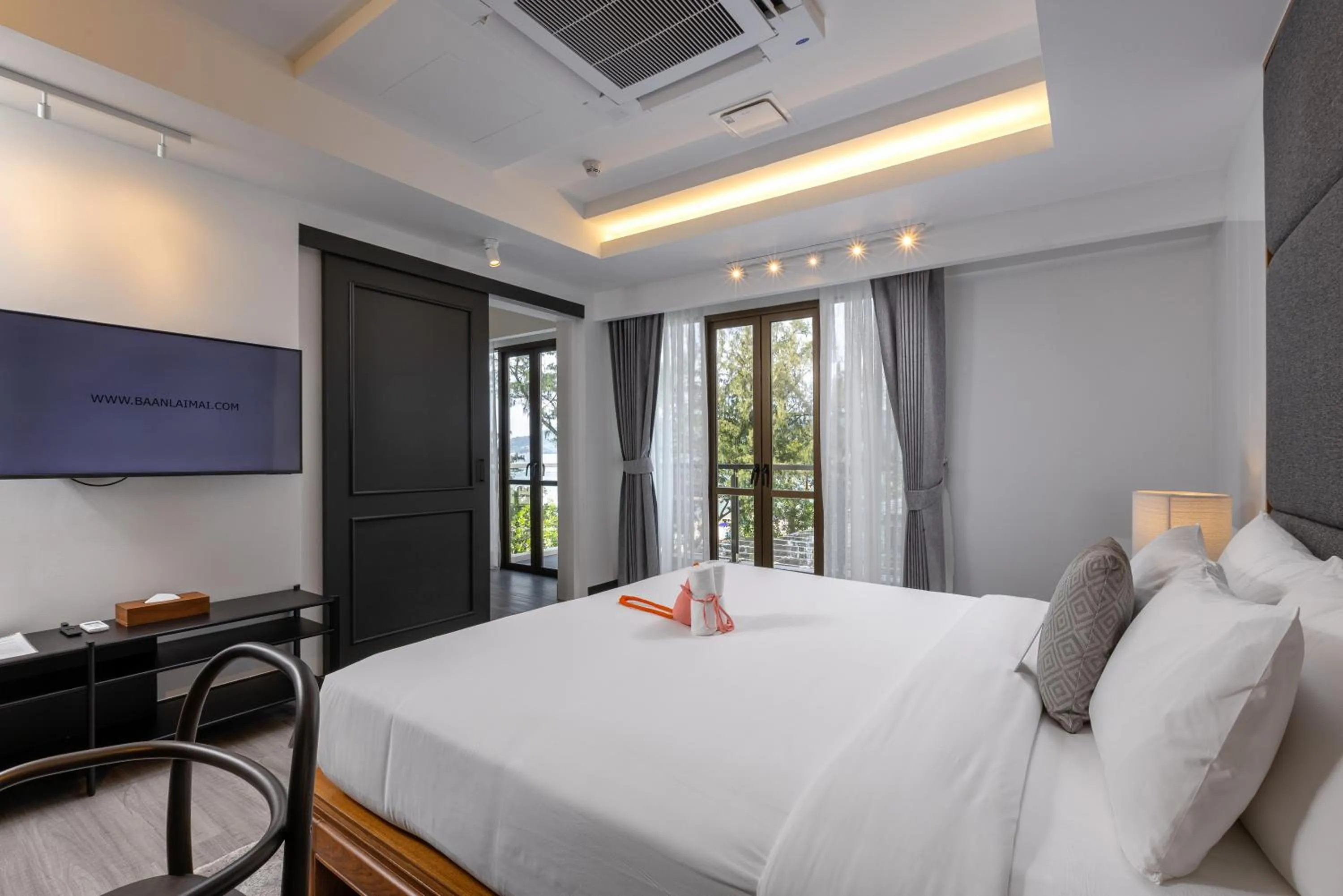 Bed in Baan Laimai Beach Resort & Spa - SHA Extra Plus