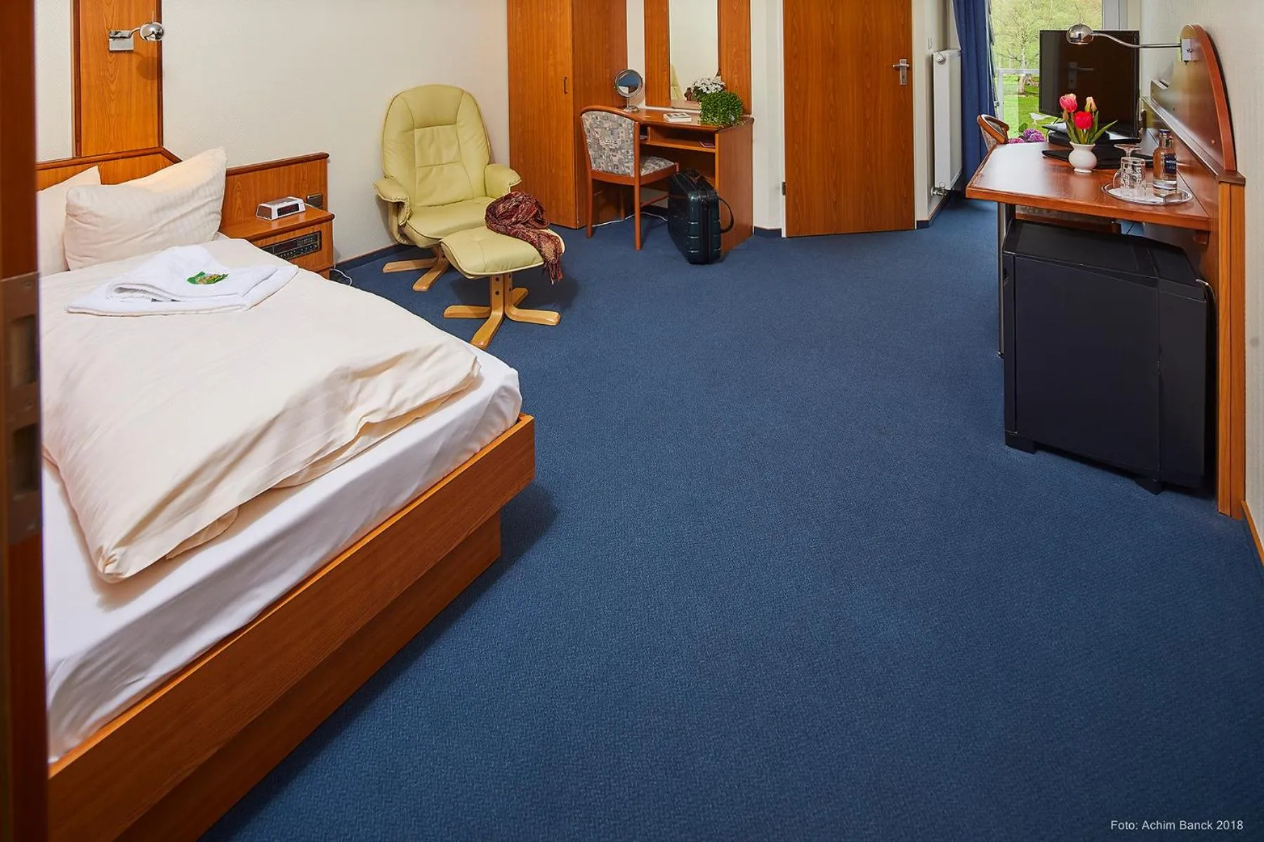 Photo of the whole room, Bed in Seeblick