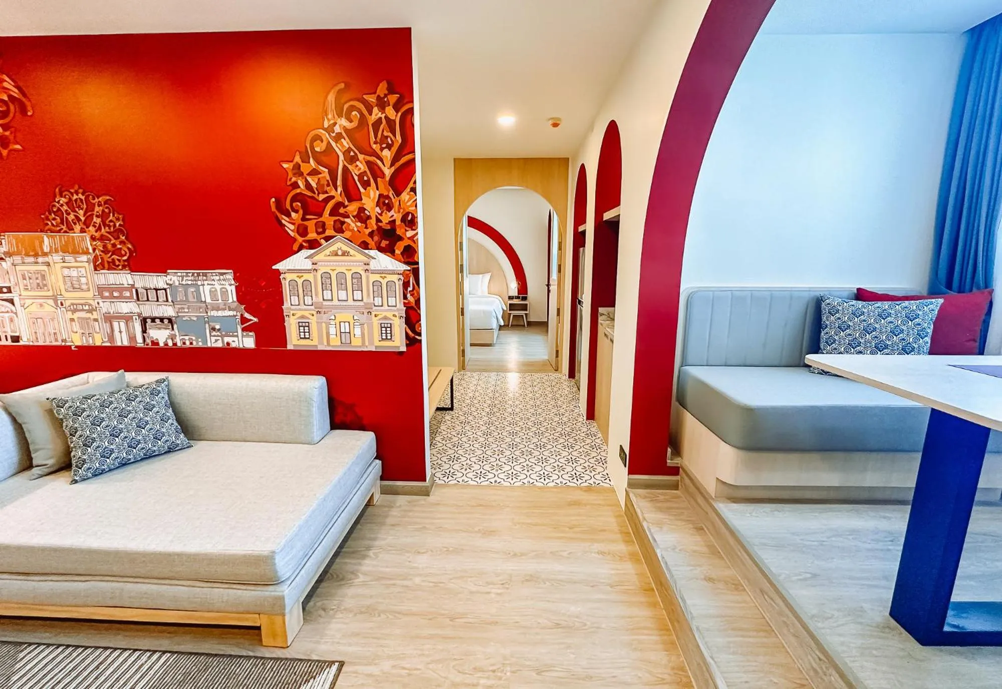 Living room, Bed in Hotel Midtown Ratsada