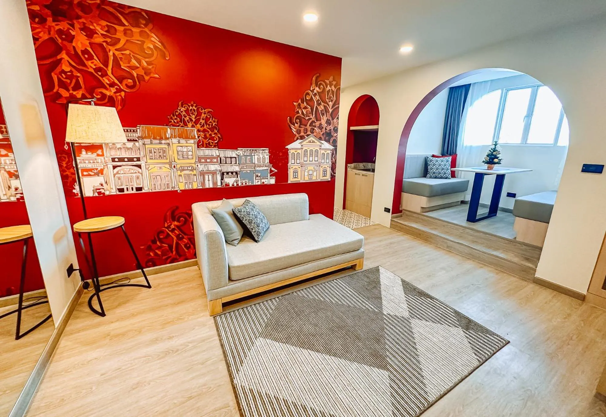 Living room, Bed in Hotel Midtown Ratsada