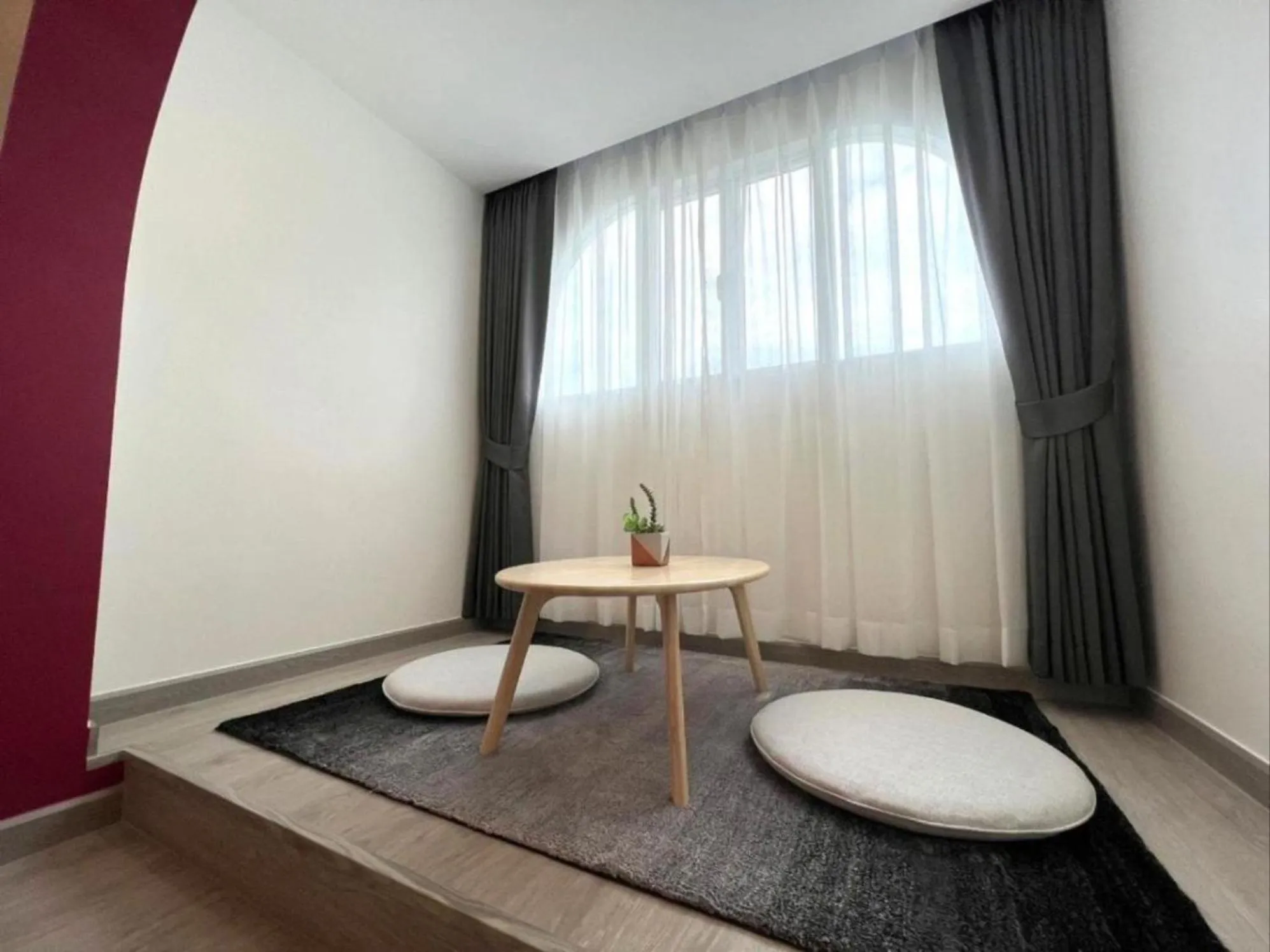 Seating area in Hotel Midtown Ratsada